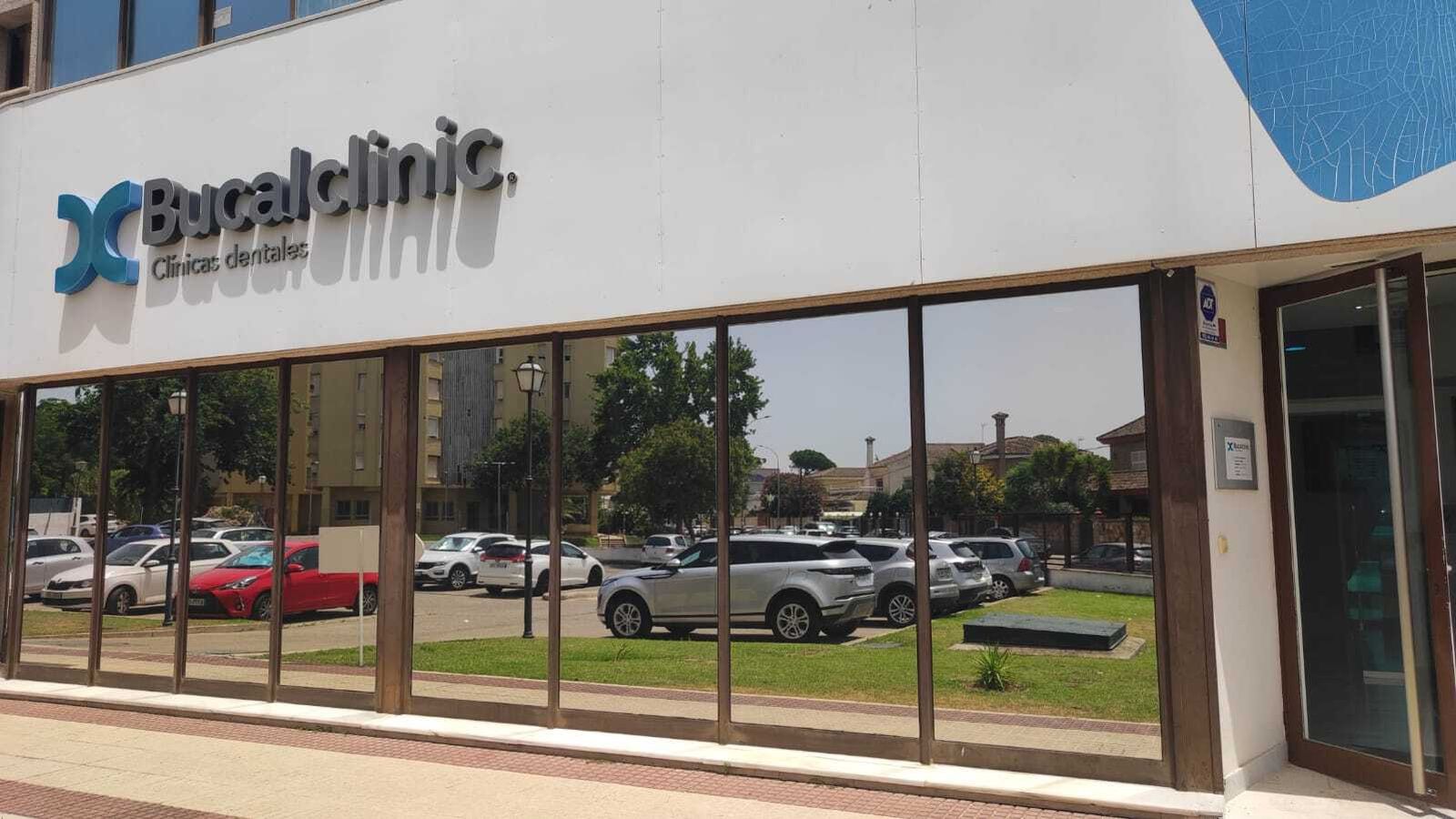 La clínica dispone de parking gratuito para todos los pacientes.