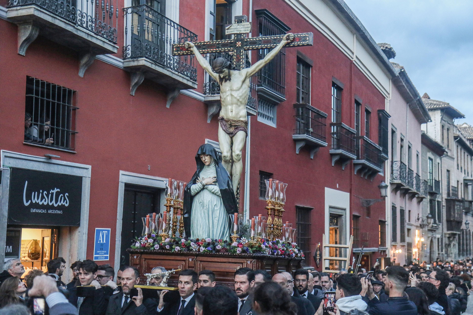 Fotogalería | El vía crucis de las cofradías de Granada en imágenes