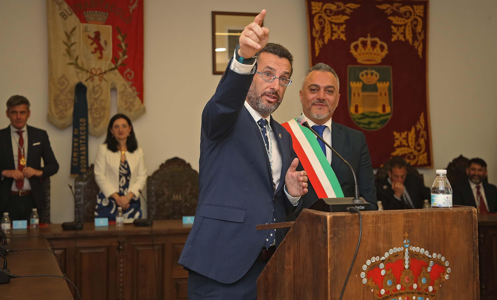 Fotos del acto de hermanamiento de La Línea con Buonabitacolo