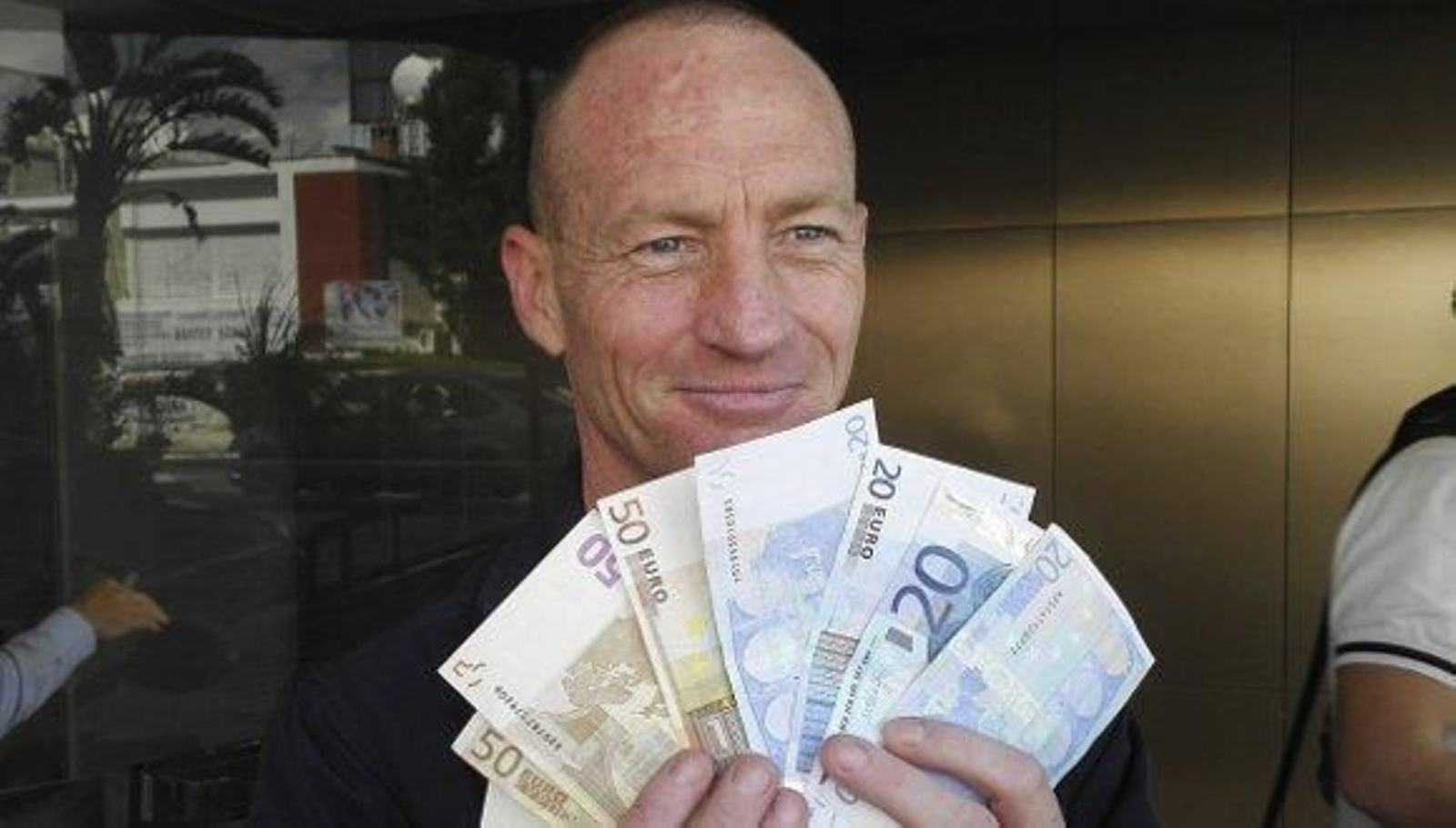 Los chipriotas dan otra lección de disciplina por encima de toda dificultad