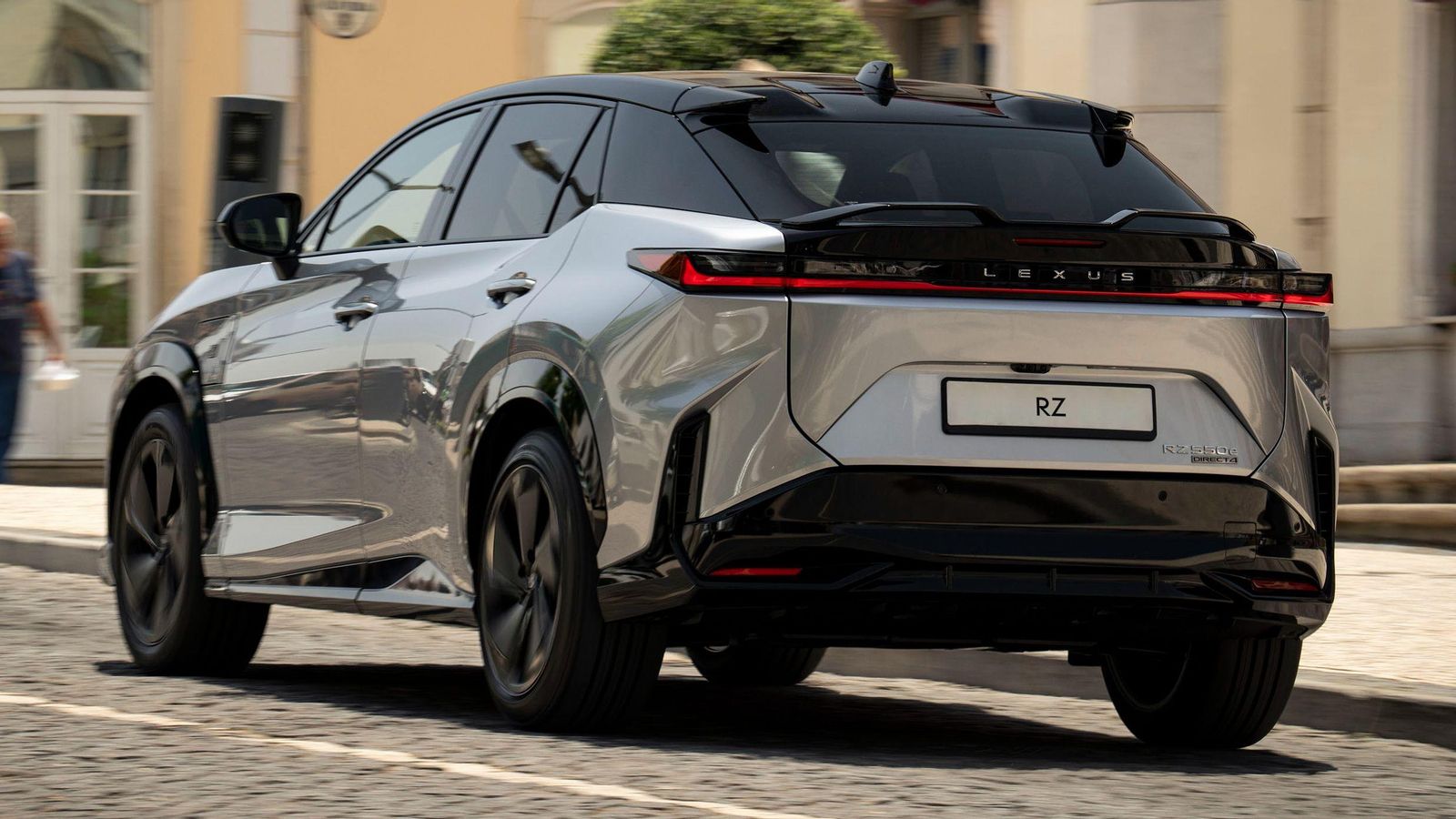 Los RZ 550e F Sport son los más potentes de esta nueva familia con sus 408 CV (300 kW) de potencia combinada por sus dos motores.