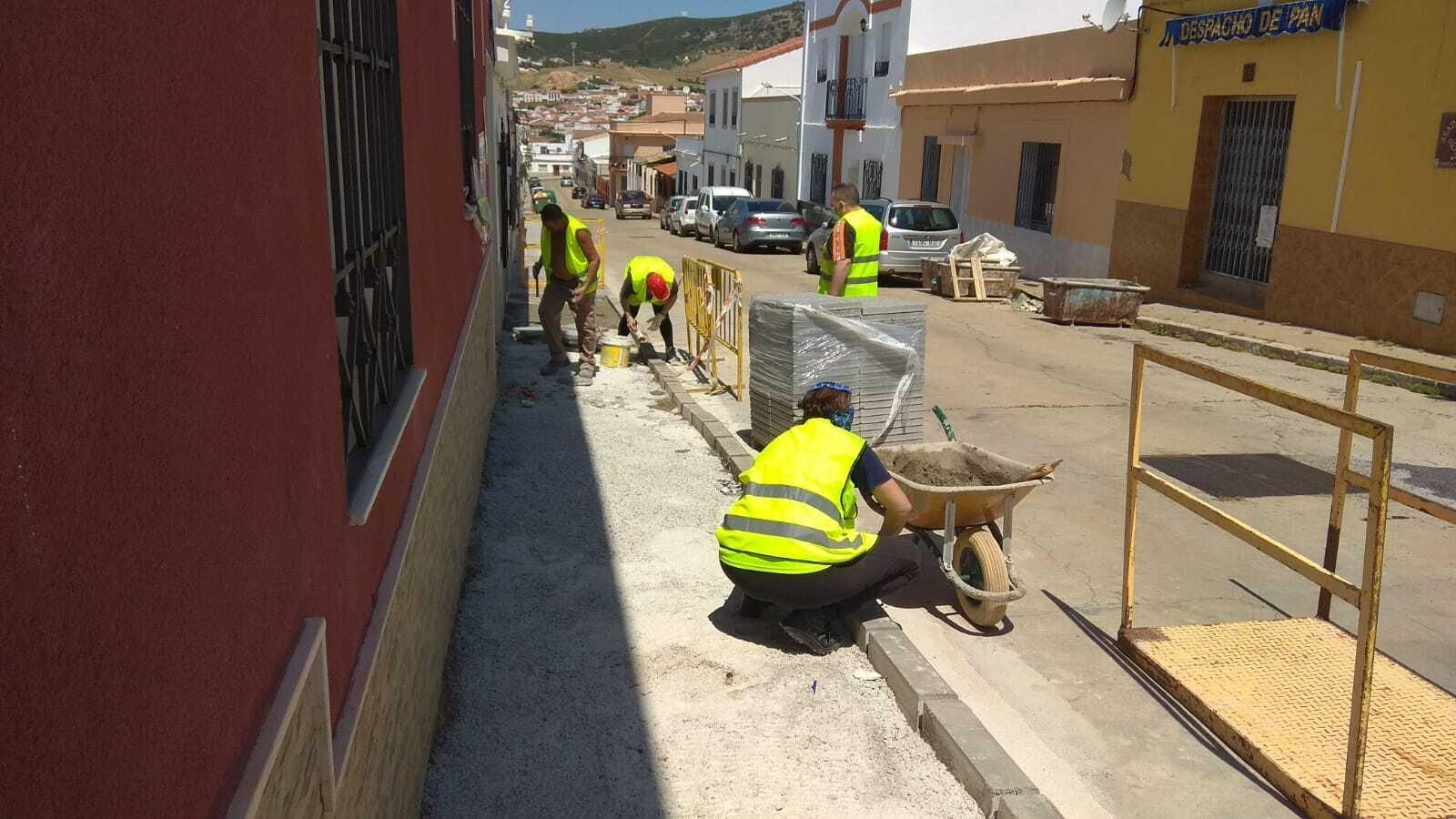 Obreros retoman su trabajo en Peñarroya-Pueblonuevo.