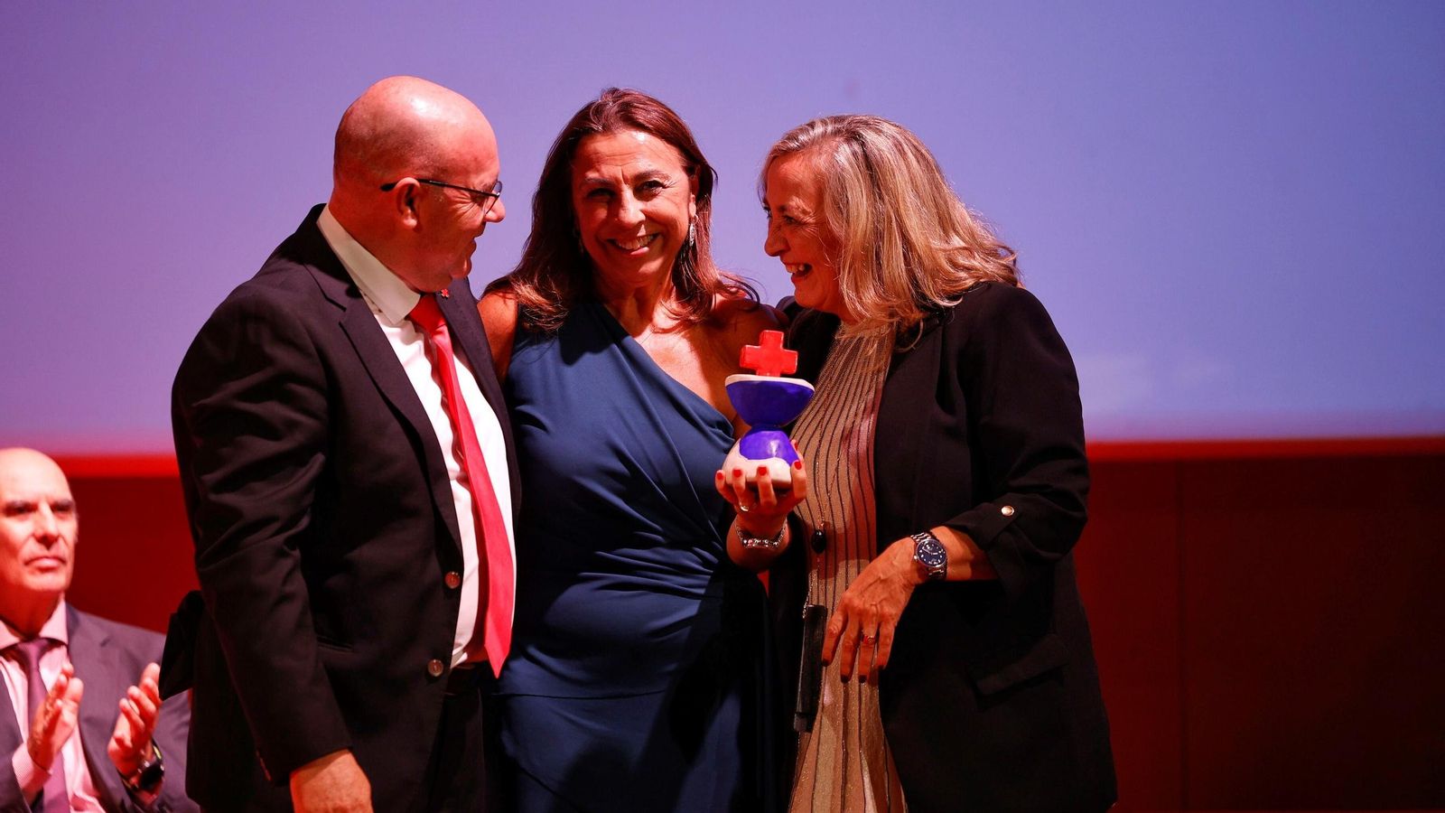 Rosario García (centro), junto a Jerónimo Vera y Carmen de Lara.