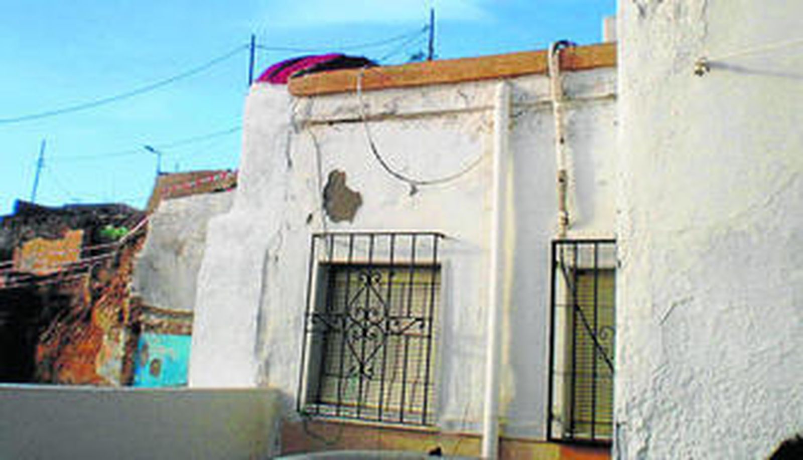 La vivienda se encuentra en el número 52 del Camino Viejo de La Chanca.