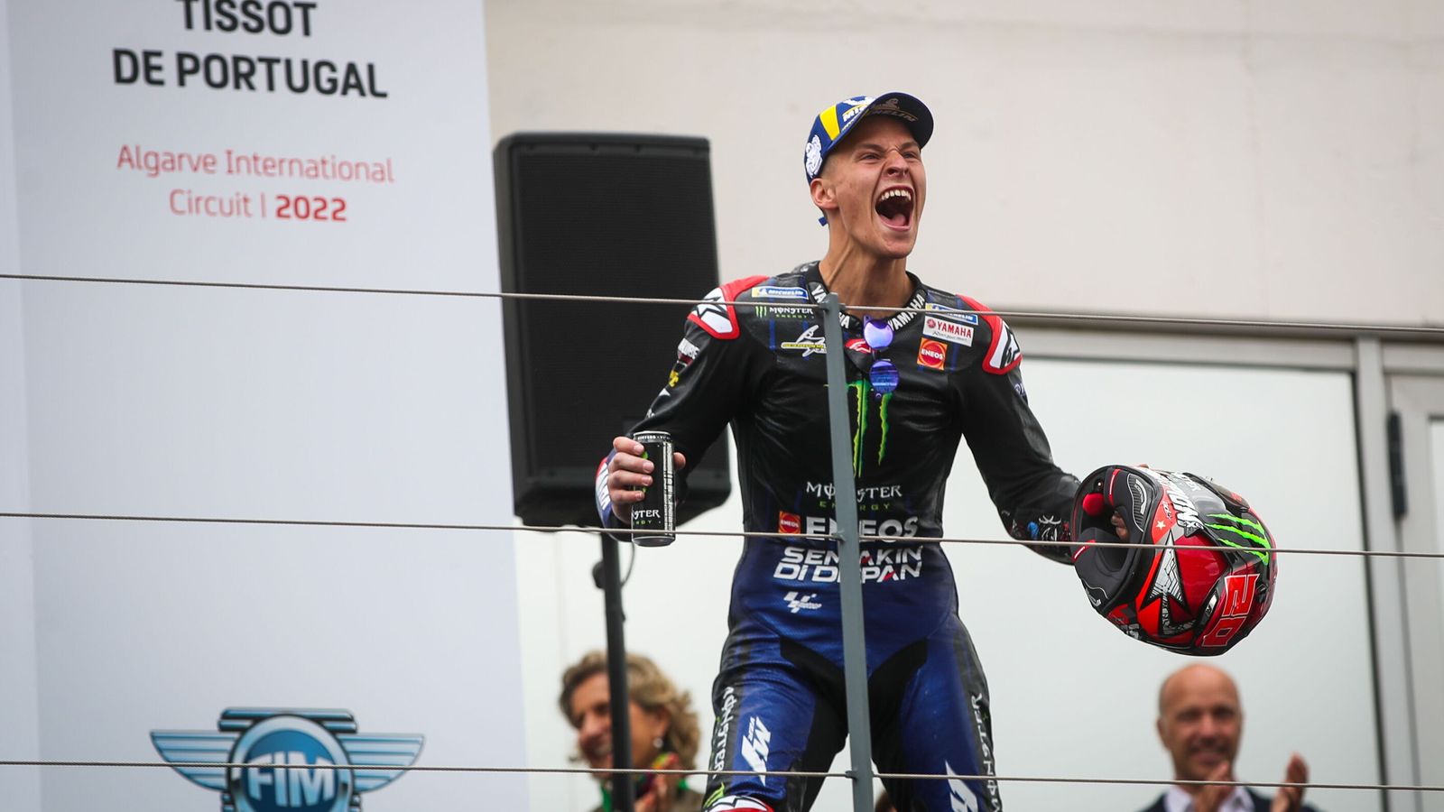 Fabio Quartararo  celebra su triunfo en Portugal