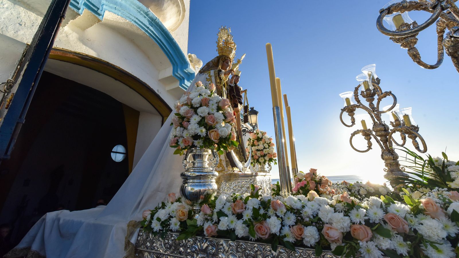 La procesión de la Virgen del Carmen en La Línea por el día de Todos los Santos, en imágenes
