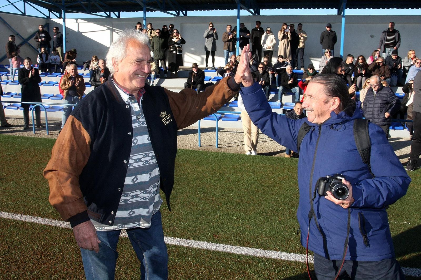 Imágenes del partido homenaje a los árbitros históricos de fútbol de Huelva