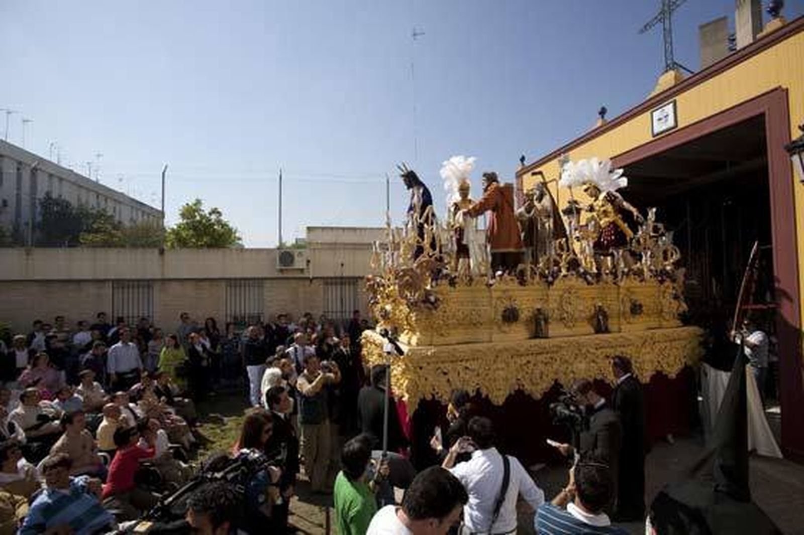 El Cautivo de San Pablo a la salida de la Parroquía de San Ignacio.  Foto: Jaime Martínez