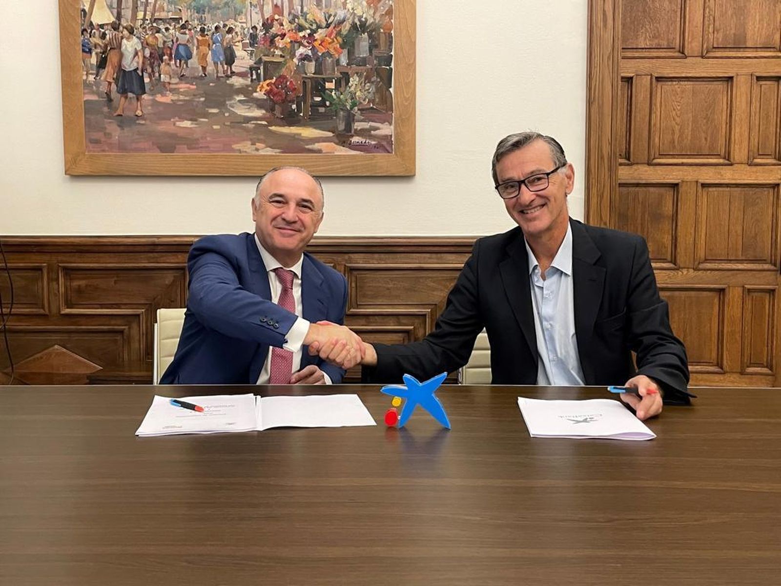 Un momento de la firma del acuerdo.