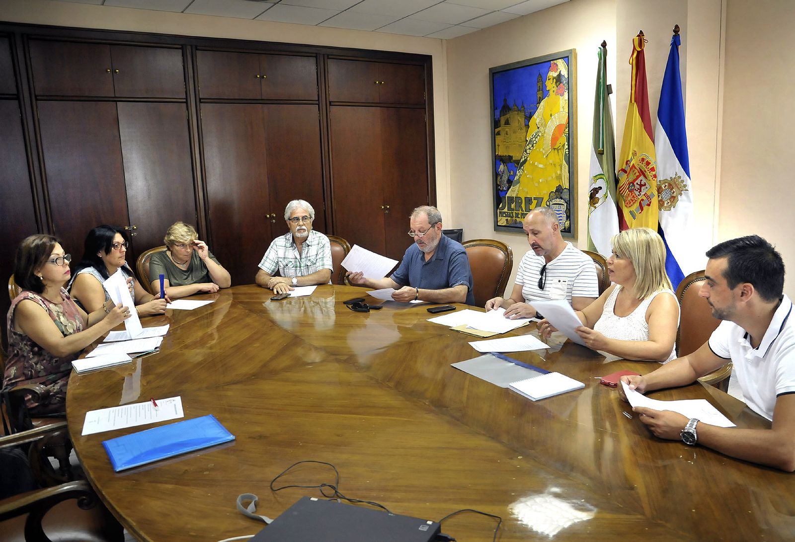 Miembros de La Plazoleta reunidos con la alcaldesa, en el anterior mandato.