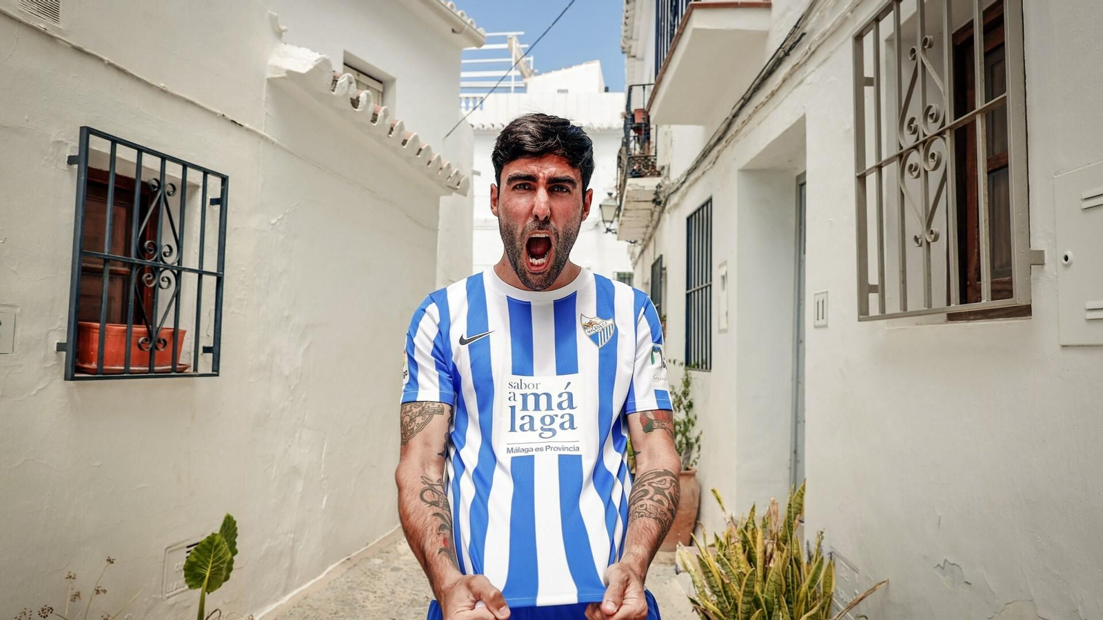 Escassi, con la camiseta nueva.