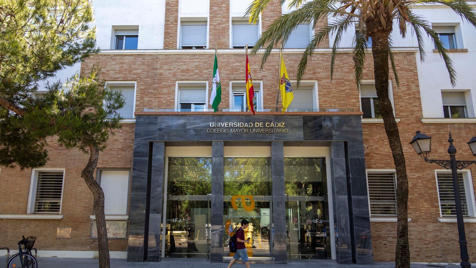 La fachada del Colegio Mayor Universitario de la UCA.