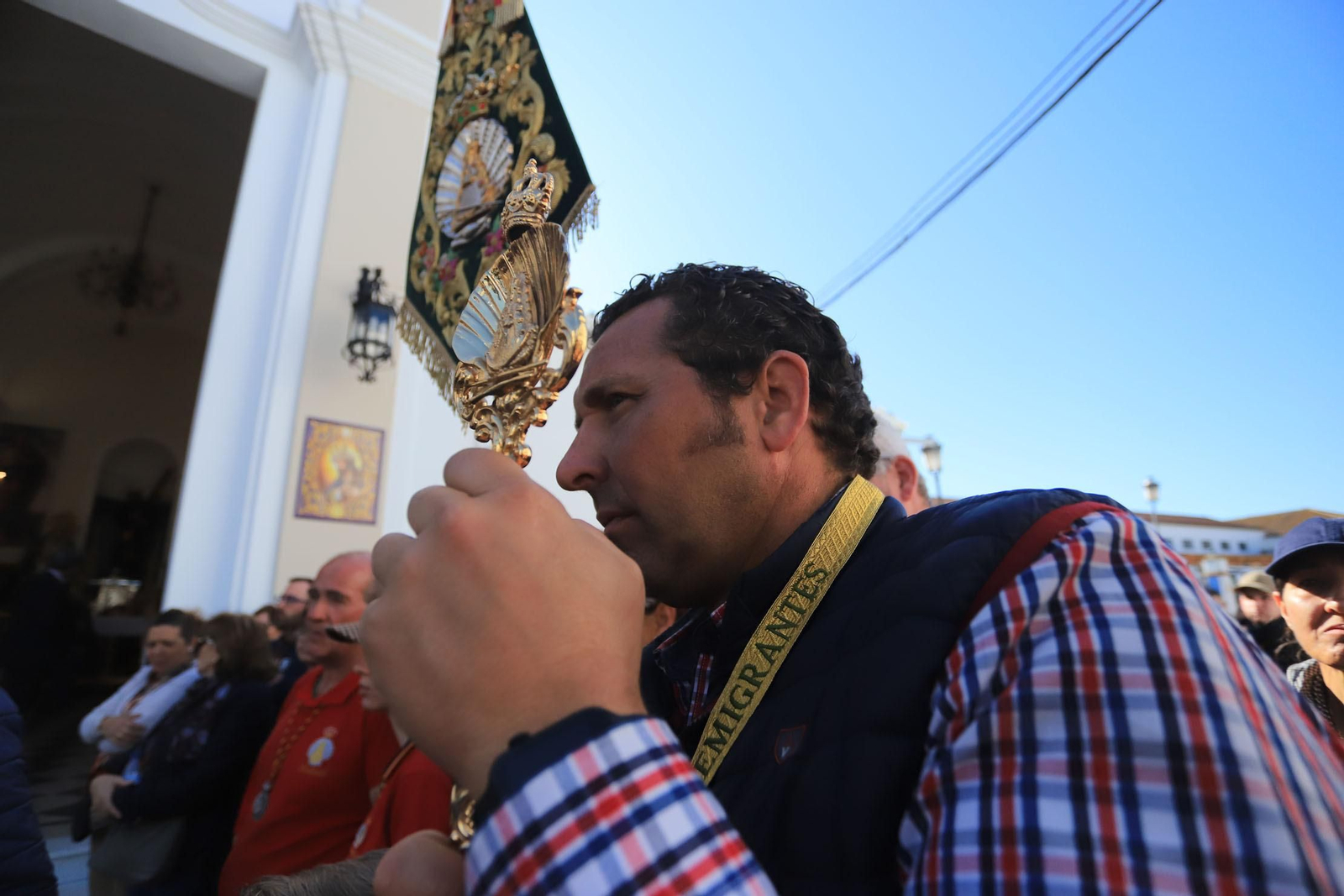 Imágenes de la llegada de la peregrinación de Emigrantes a Almonte acompañando a la Hermandad de San Juan del Puerto