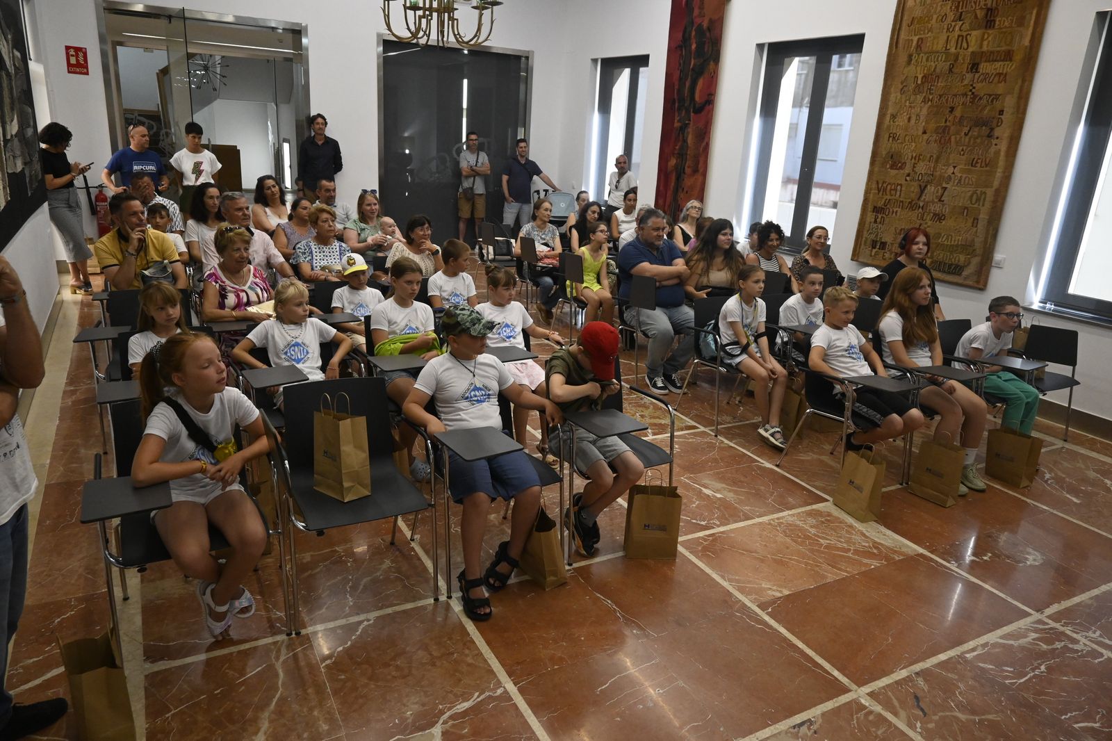 Menores ucranianos pasarán el verano en familias de acogida, en imágenes