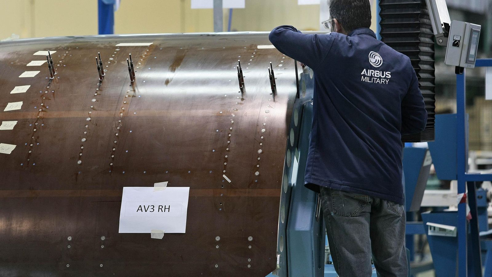 Entre las especialidades del Virgen del Carmen, se encuentra la Aeronáutica.