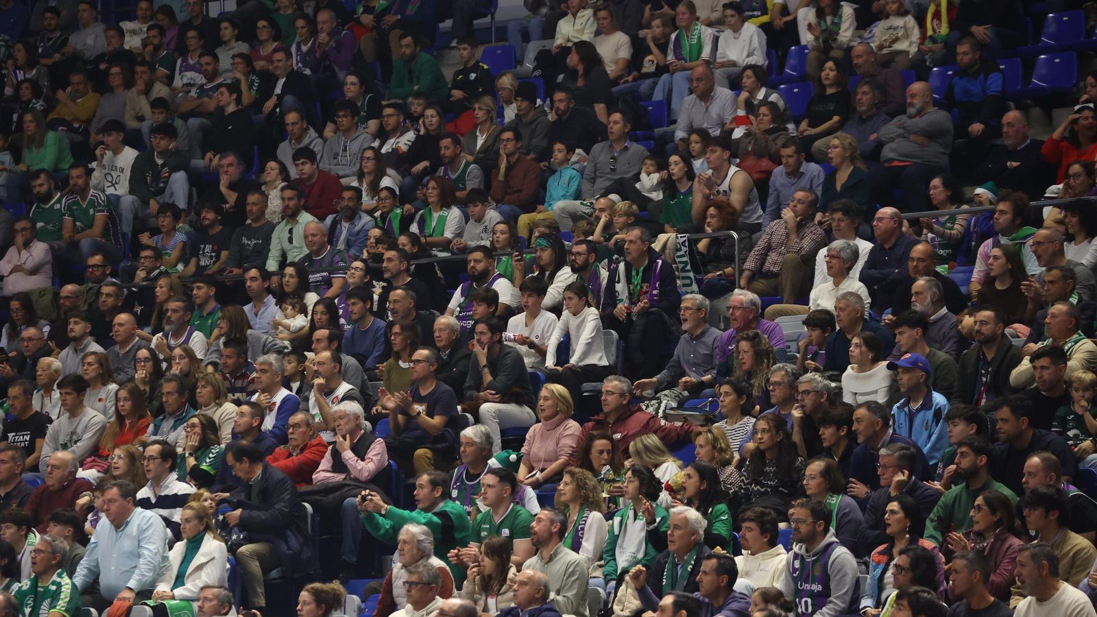 Búscate en las gradas del Carpena en el Unicaja-Breogán