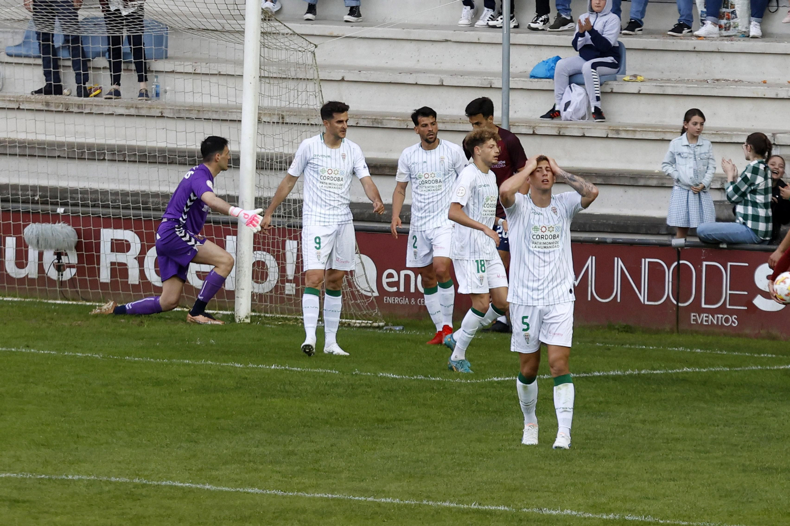 La derrota del Córdoba CF en Pontevedra, en imágenes