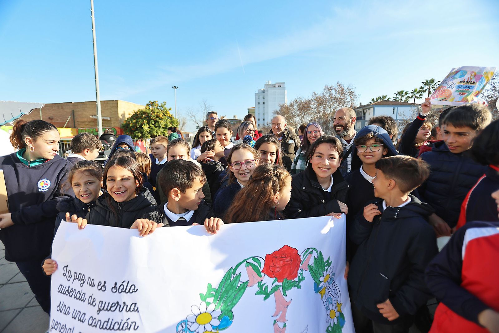 Imágenes del acto del Día a la No Violencia y la Paz del Colegio La Hispanidad
