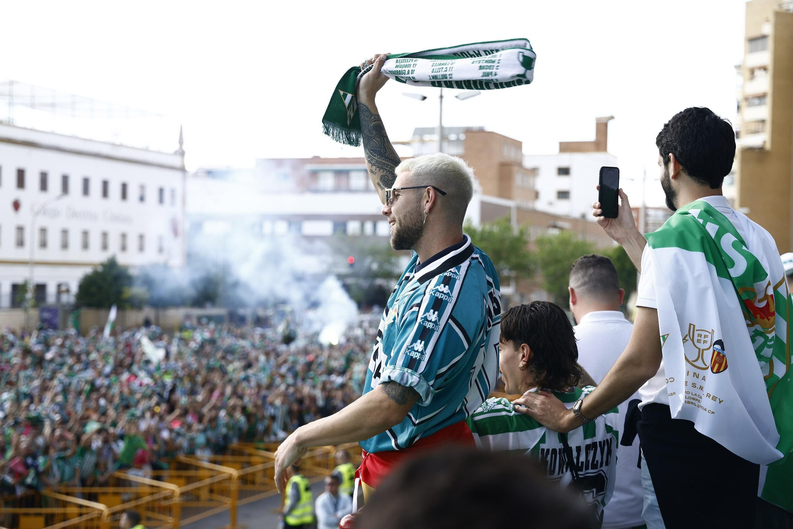Las imágenes de la celebración del Betis por las calles de Sevilla