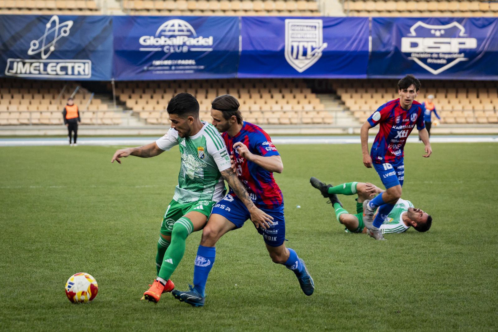 Imágenes del partido entre el Xerez CD y el Yeclano Deportivo en Chapín
