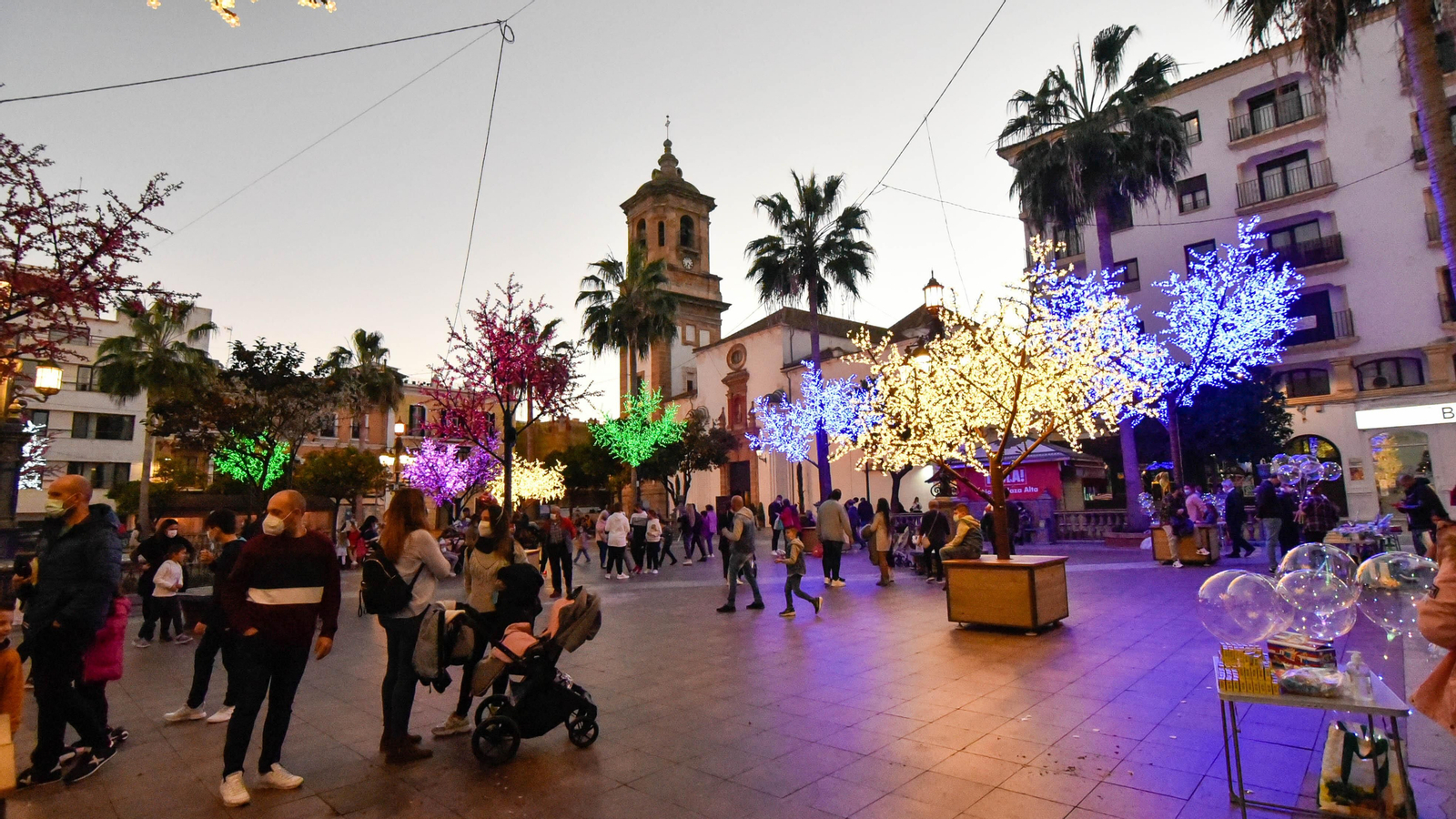 Ambiente navideño en la Plaza Alta de Algeciras.