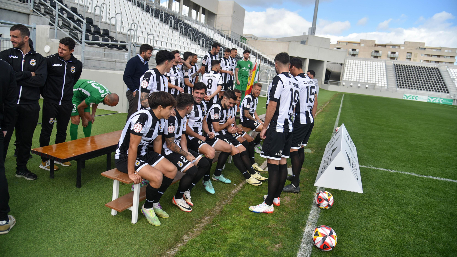 La intrahistoria de la foto oficial de la Balona 2023-24, en imágenes