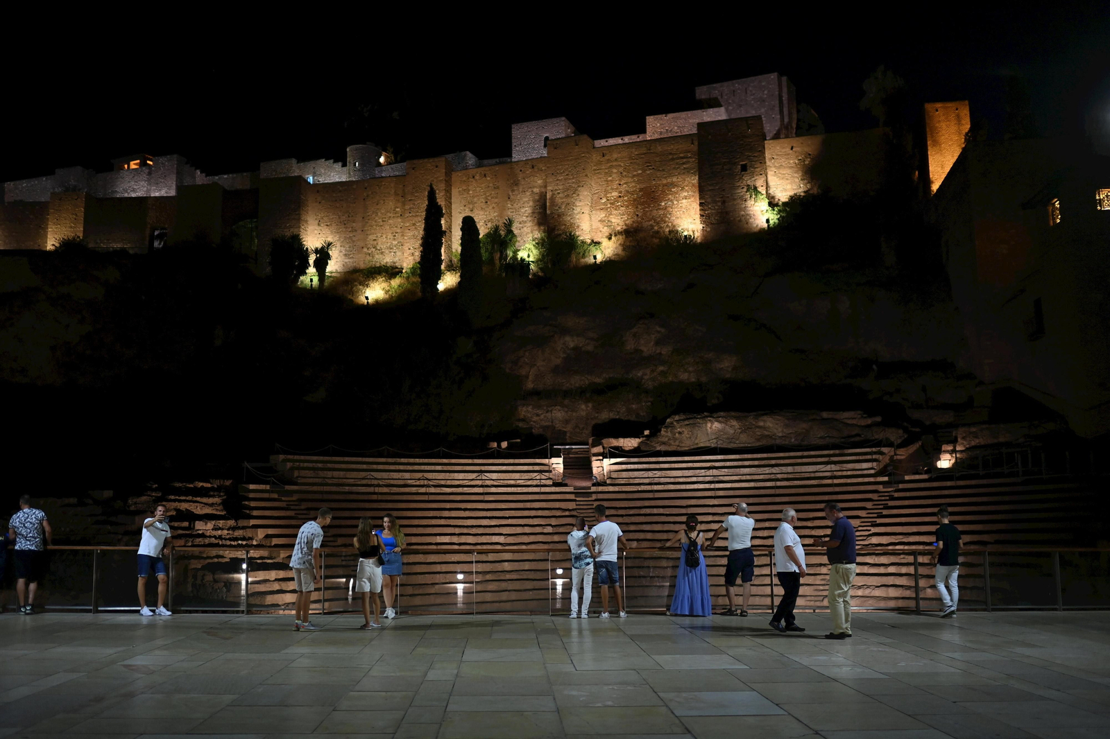 La Málaga apagada: Fotos de la penumbra por el Plan de Ahorro Energético