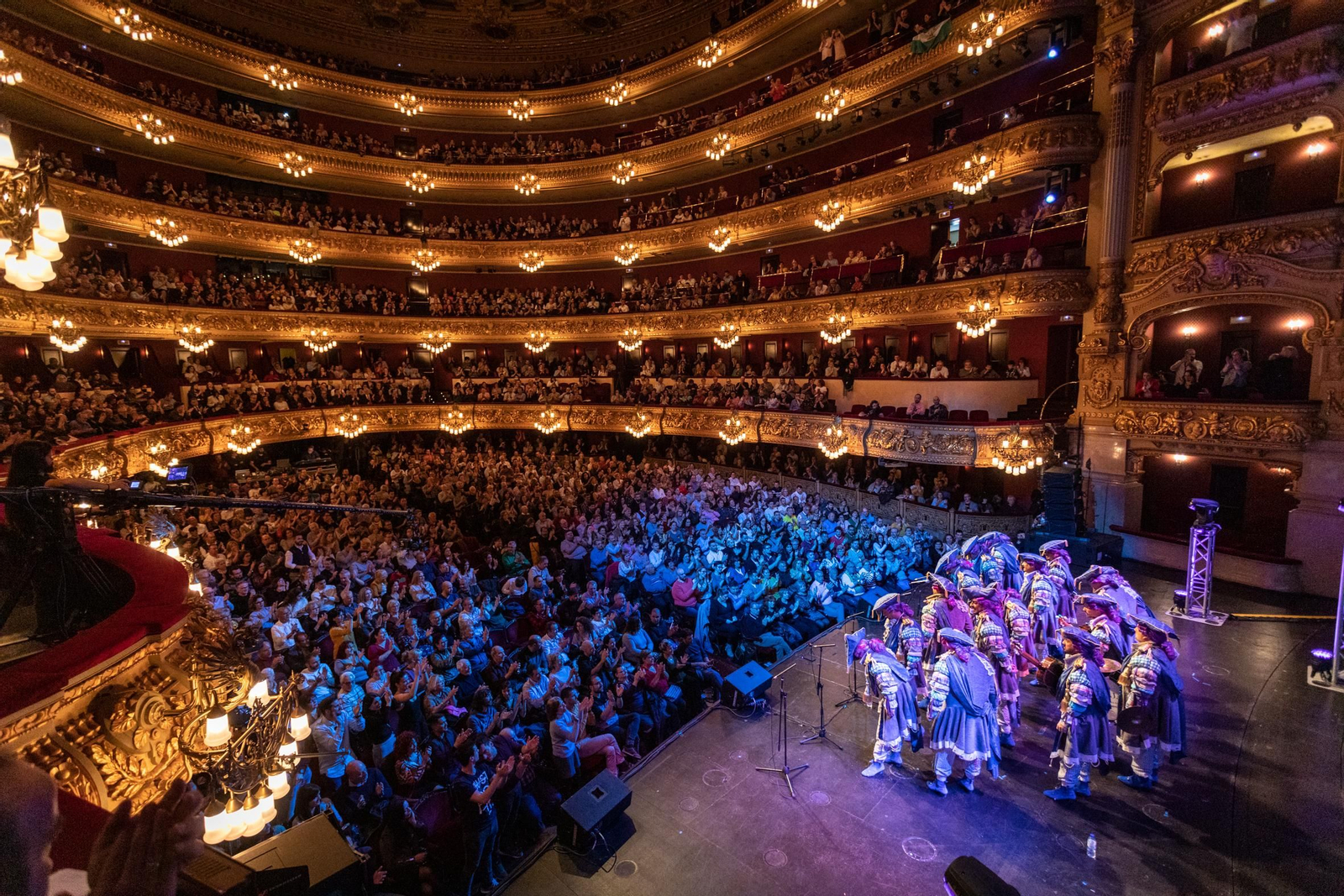 Comparsa 'El marques de Cádiz' en el teatro Liceo