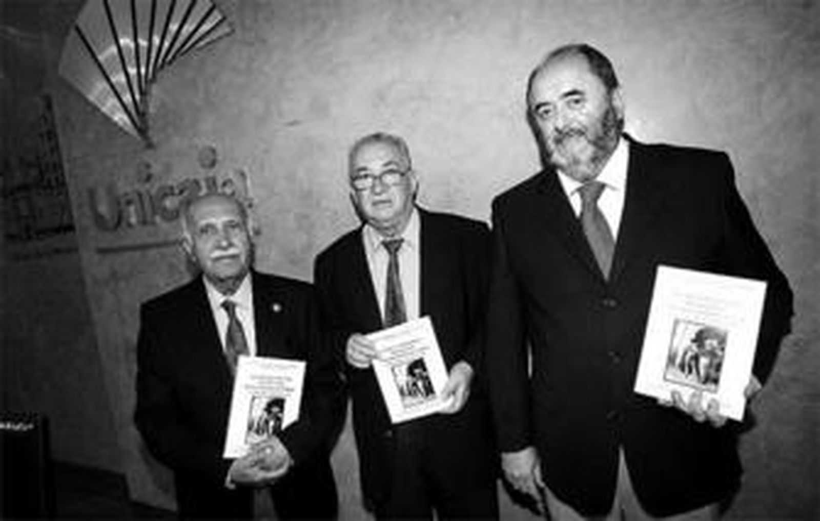 Los autores del libro, Manuel Muñoz Martín (izq.), Enrique Recio Quijano y Cosme Rueda Padilla.