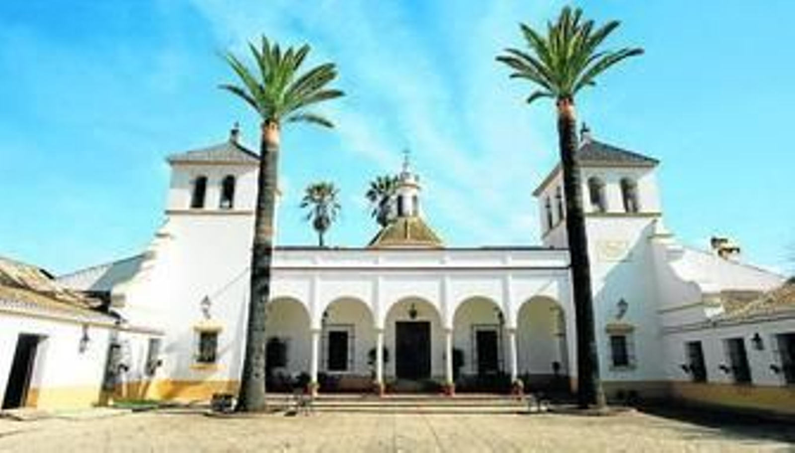 Vista del antiguo Palacio de Doñana, convertido en el centro de operaciones de la Reserva Biológica del Centro Superior de Investigaciones Científicas.
