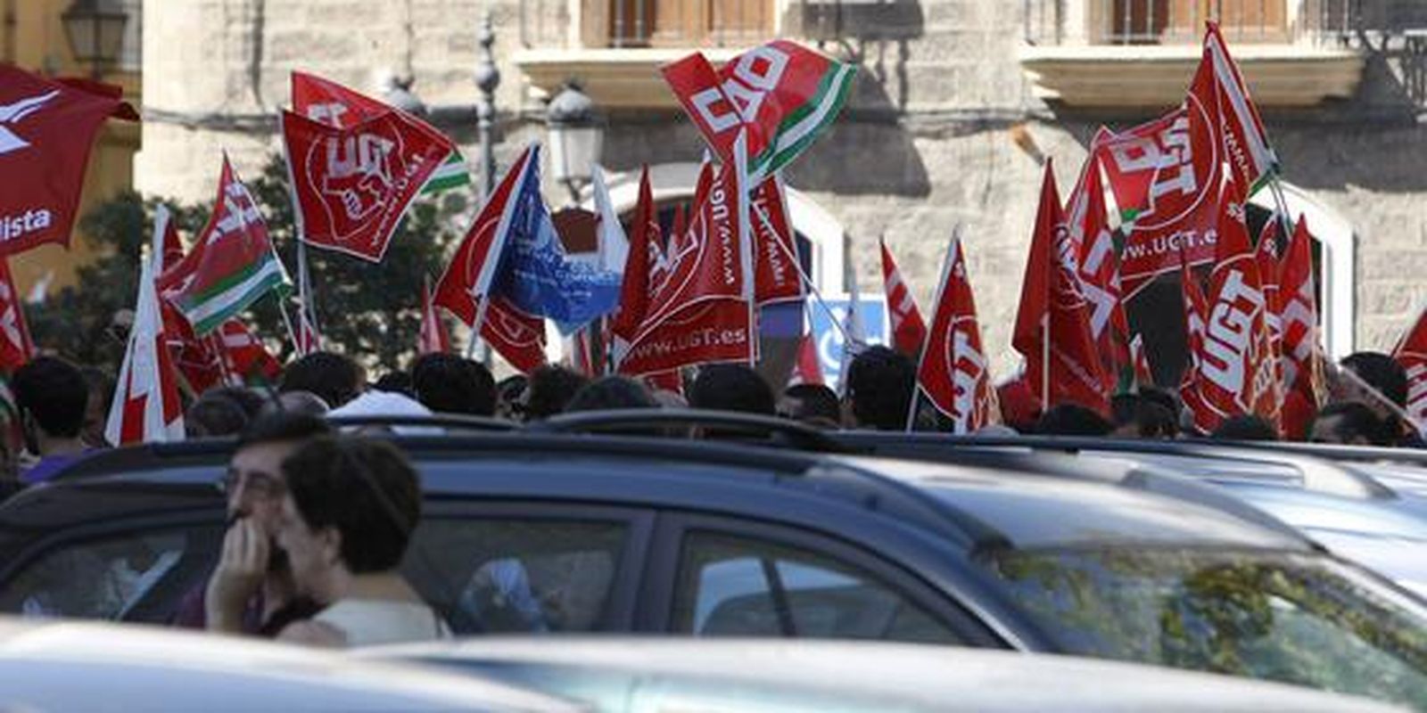 Los piquetes tomaron el centro de la capital desde primera hora de la mañana para impedir la apertura de comercios y empresas. /José Braza