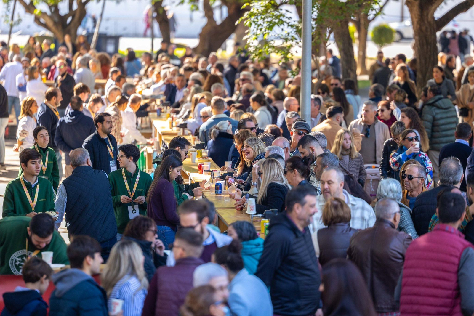 Las imágenes de la Feria Solidaria de Cortadores de Jamón en San Fernando