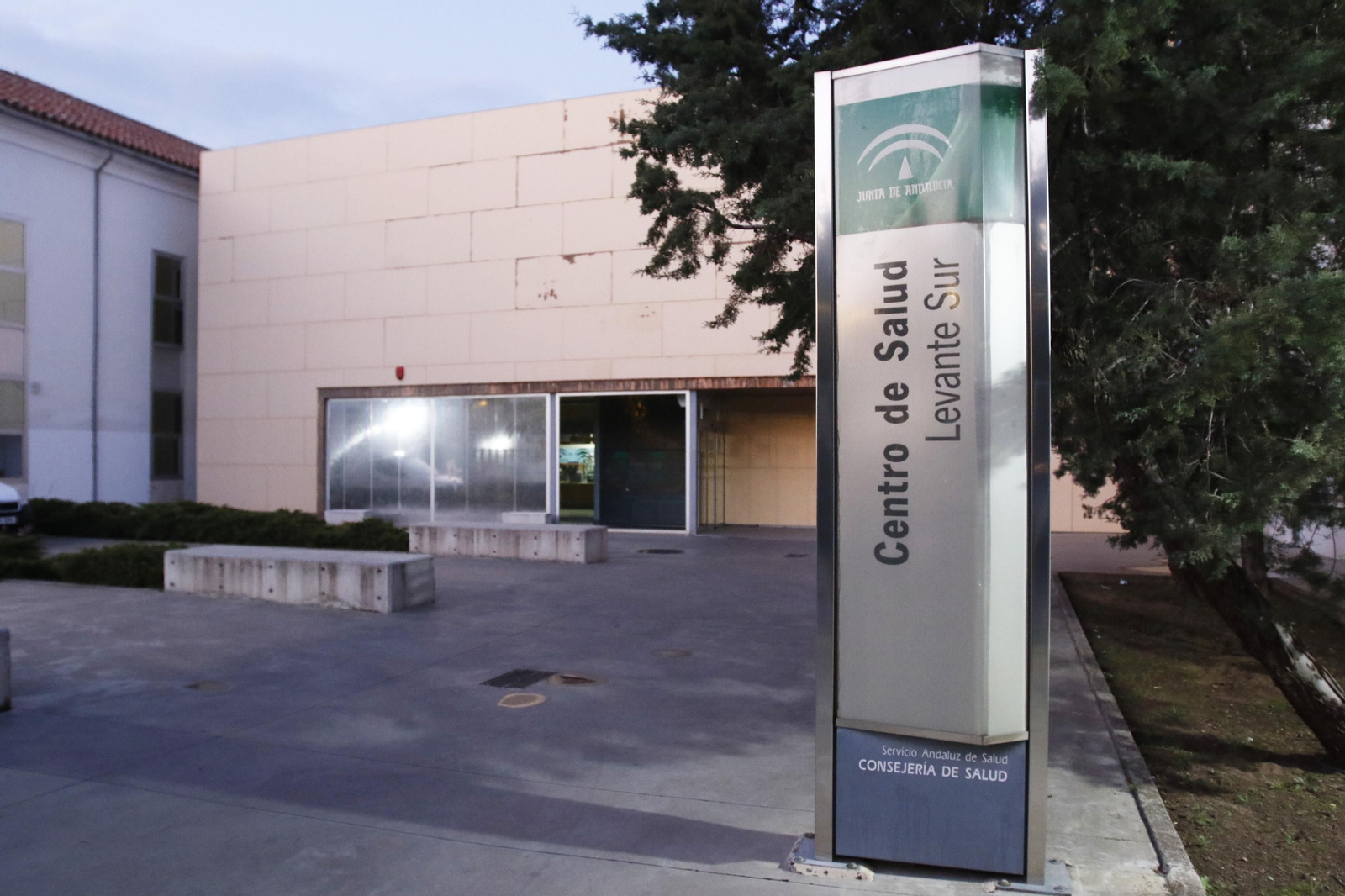 Entrada el centro de salud Levante Sur, donde pasaba consulta Manuel Barragán.