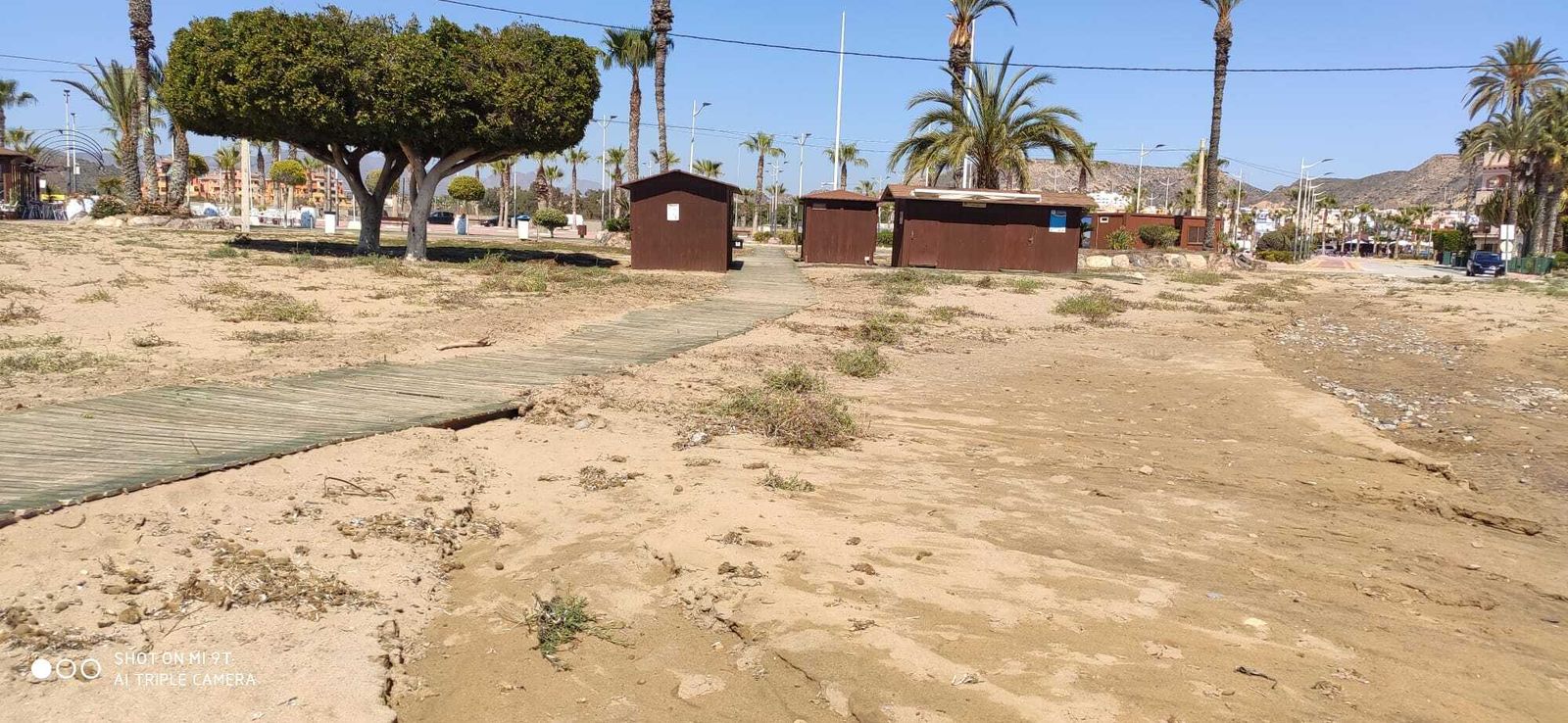 Denuncian el "abandono" y la "mala imagen" de la playa de San Juan de los Terreros