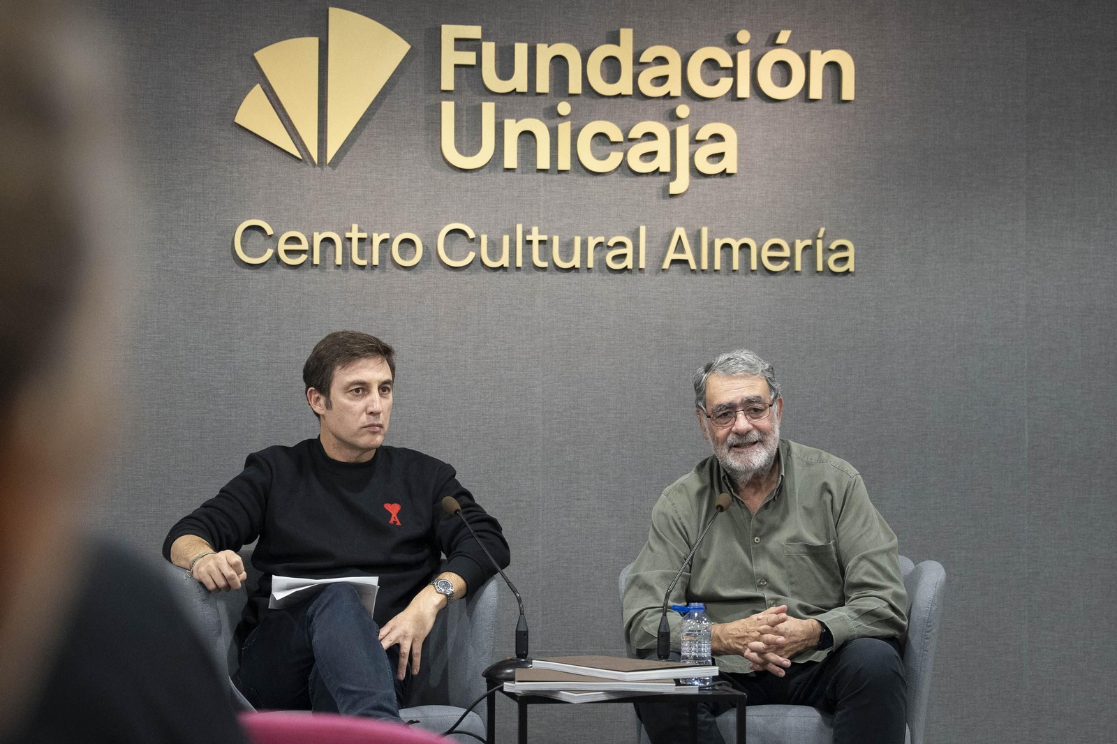 “Cuando las imágenes pierden su cuerpo”: Un diálogo entre Sema D’Acosta y Joan Fontcuberta sobre materia, memoria y la transformación posfotográfica