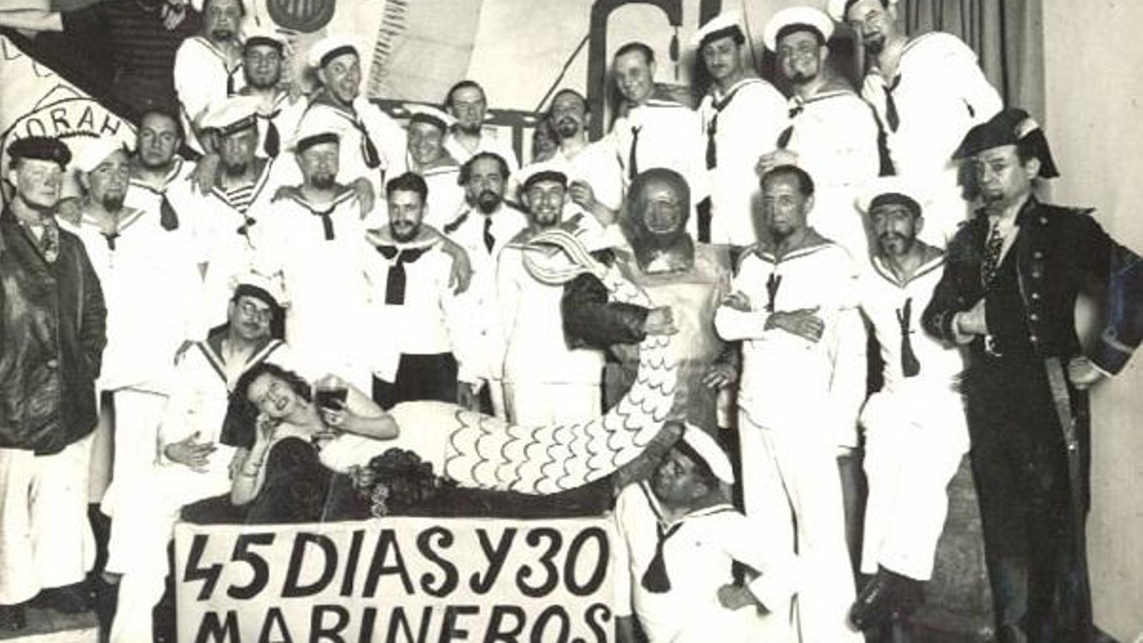 Fiesta de disfraces con motivo de la publicación de '45 días y 30 marineros' (1933).