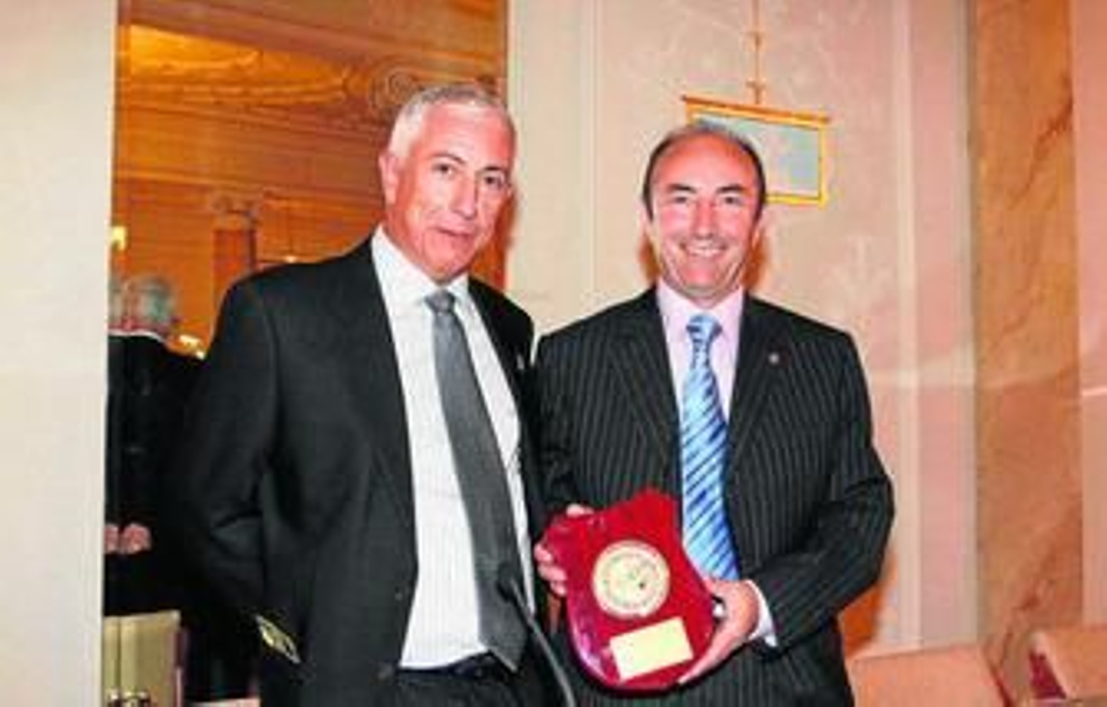 Teniente coronel Pugnaire y el coronel Díaz, presidentes de la hermandad legionaria y de la Fundación.