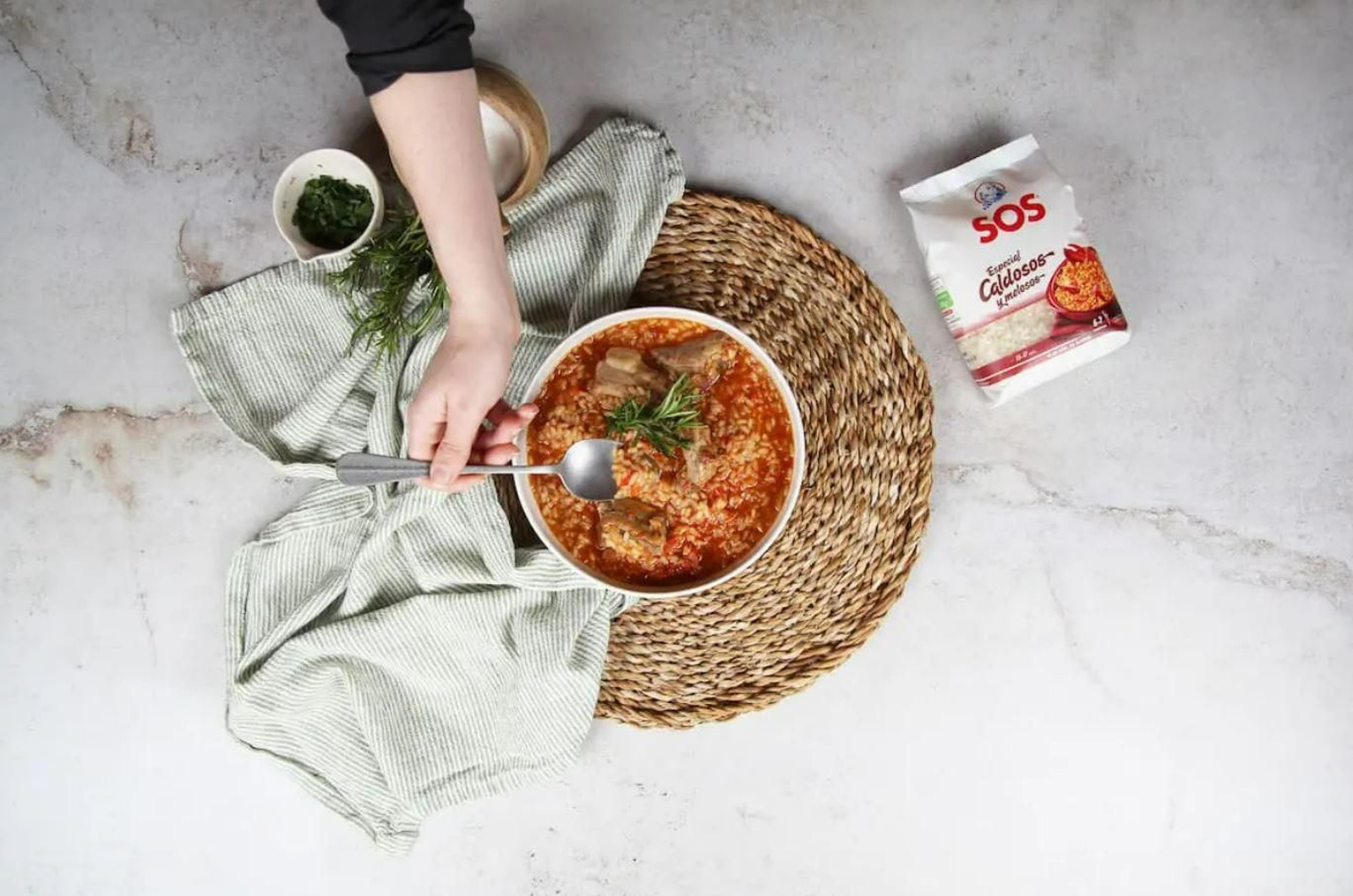 Arroz con costillas de la abuela: la receta que sabe a domingo