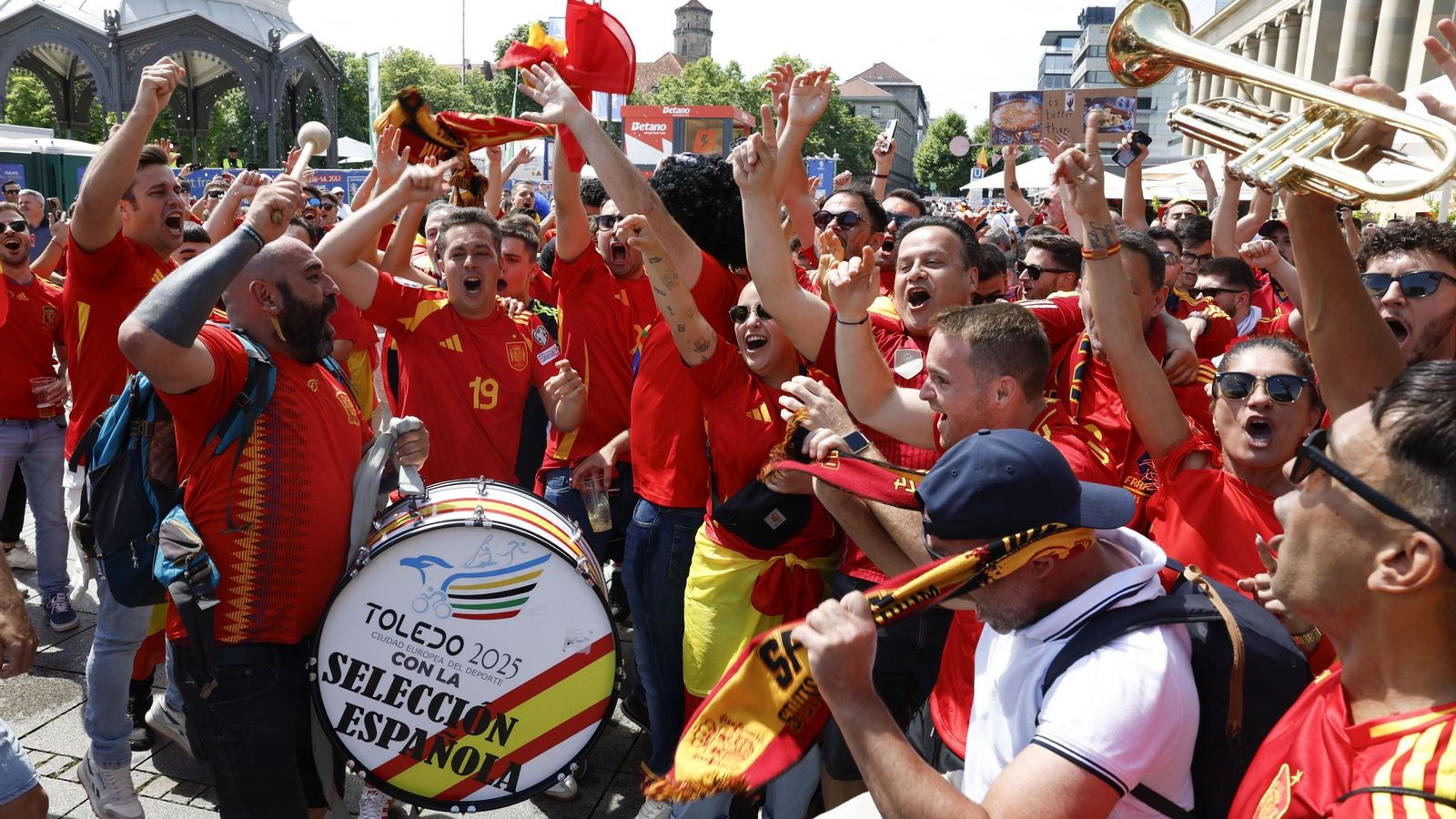 Las fotos de la afición española en Stuttgart antes del España - Alemania