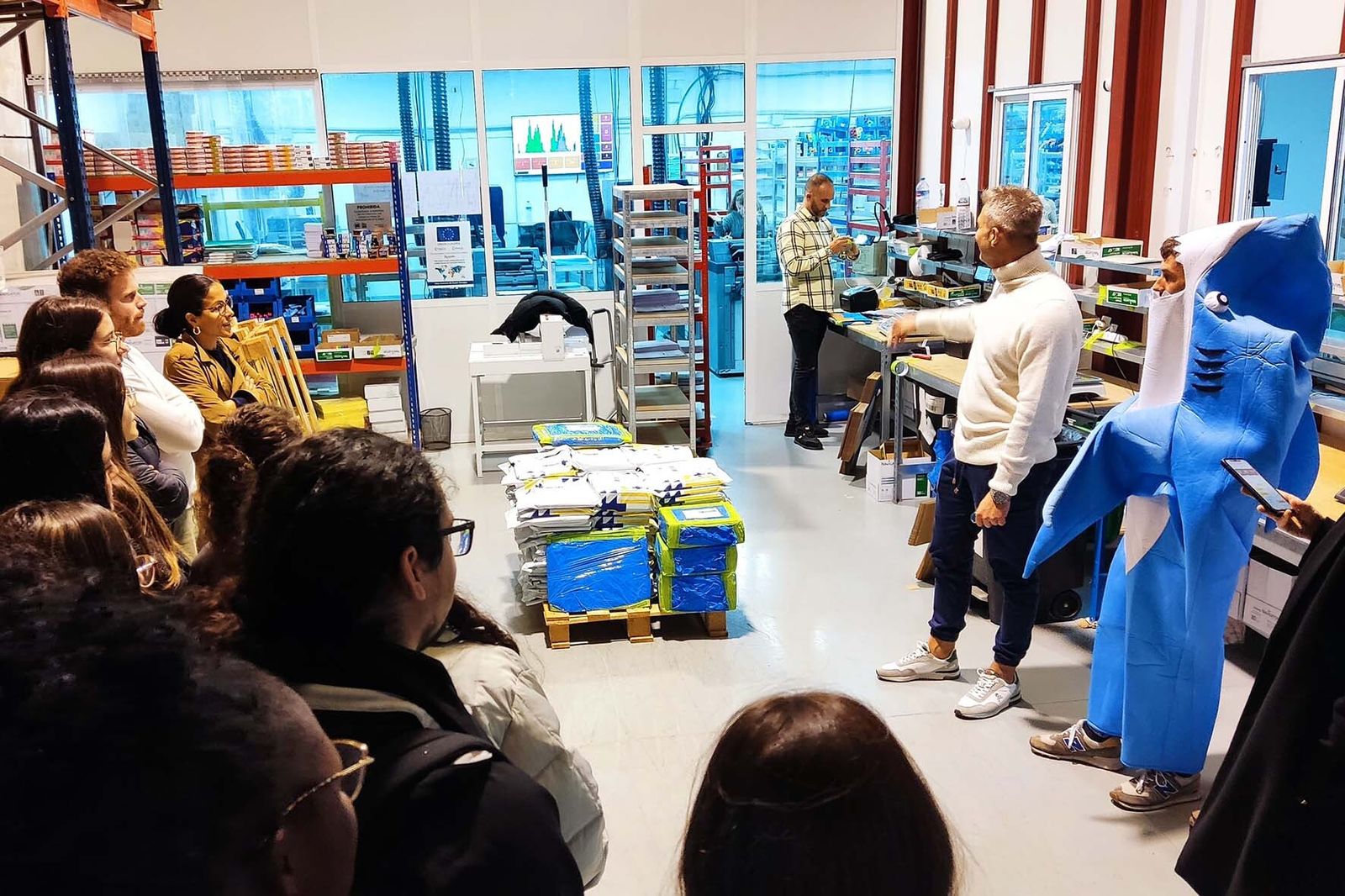 Visita a la empresa de los emprendedores.