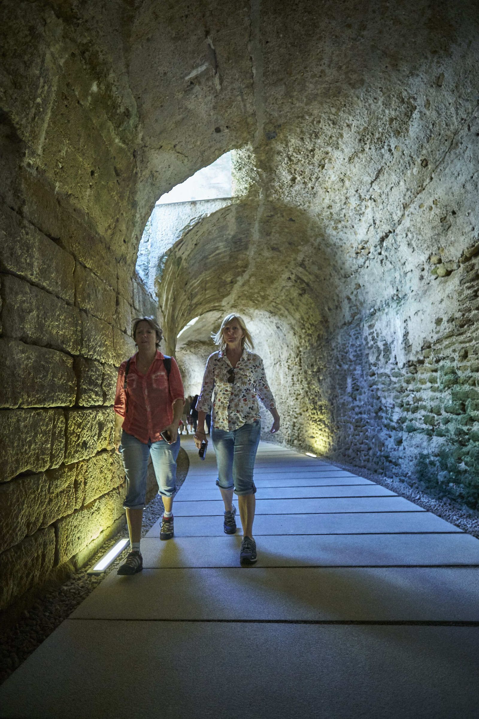 Unos visitantes en el Teatro Romano