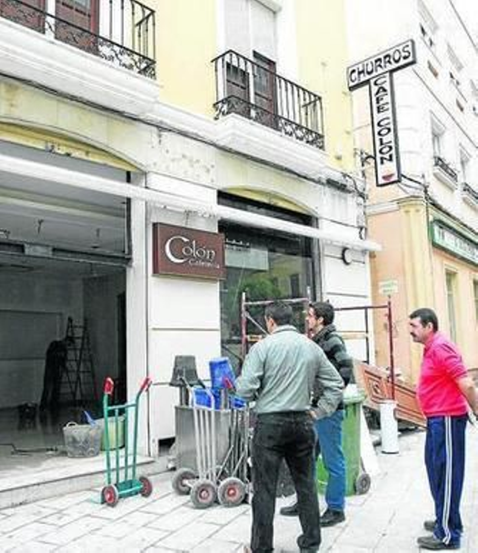 La cafetería Colón renueva su imagen para ser fiel a la tradición