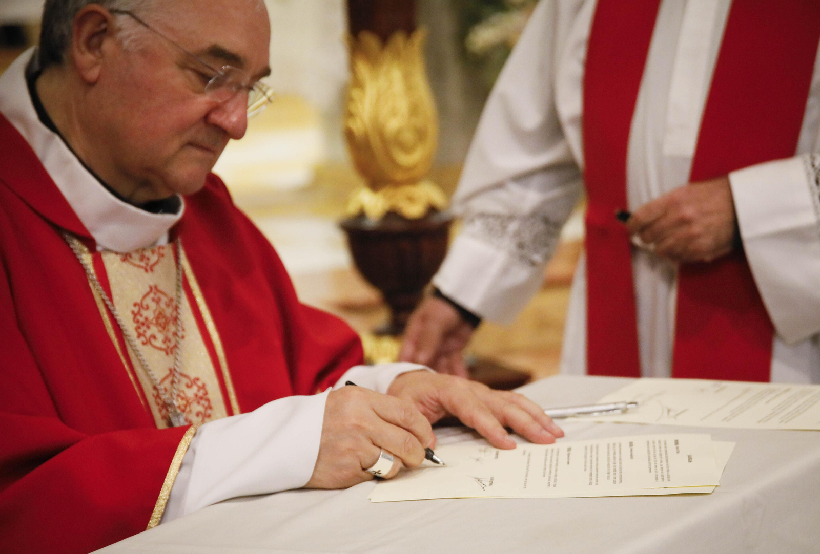 Así fue el Lignum Crucis en la Iglesia San Sebastián, en imágenes