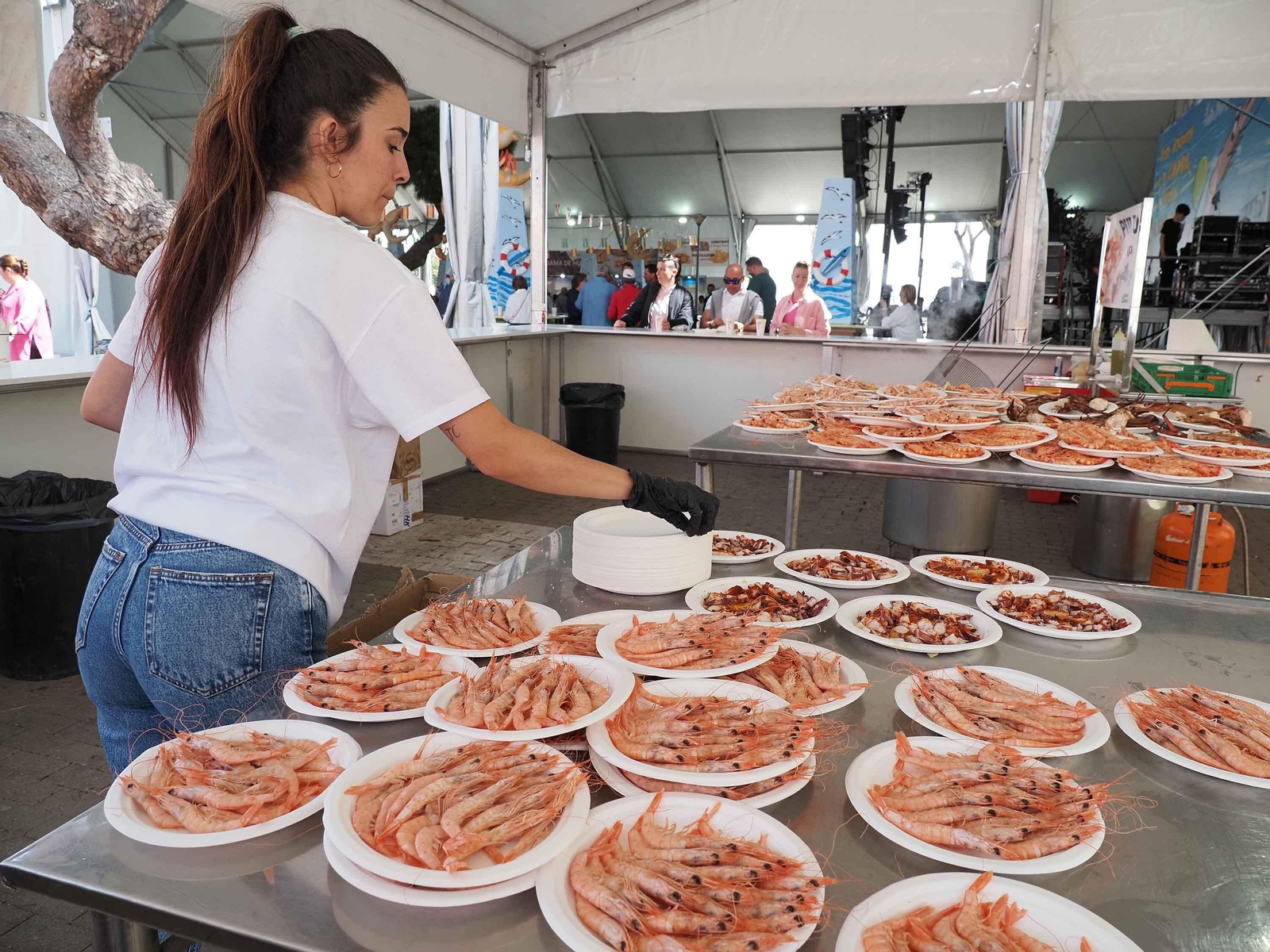El espectacular ambiente de la Feria de la Gamba de Punta Umbría, en imágenes
