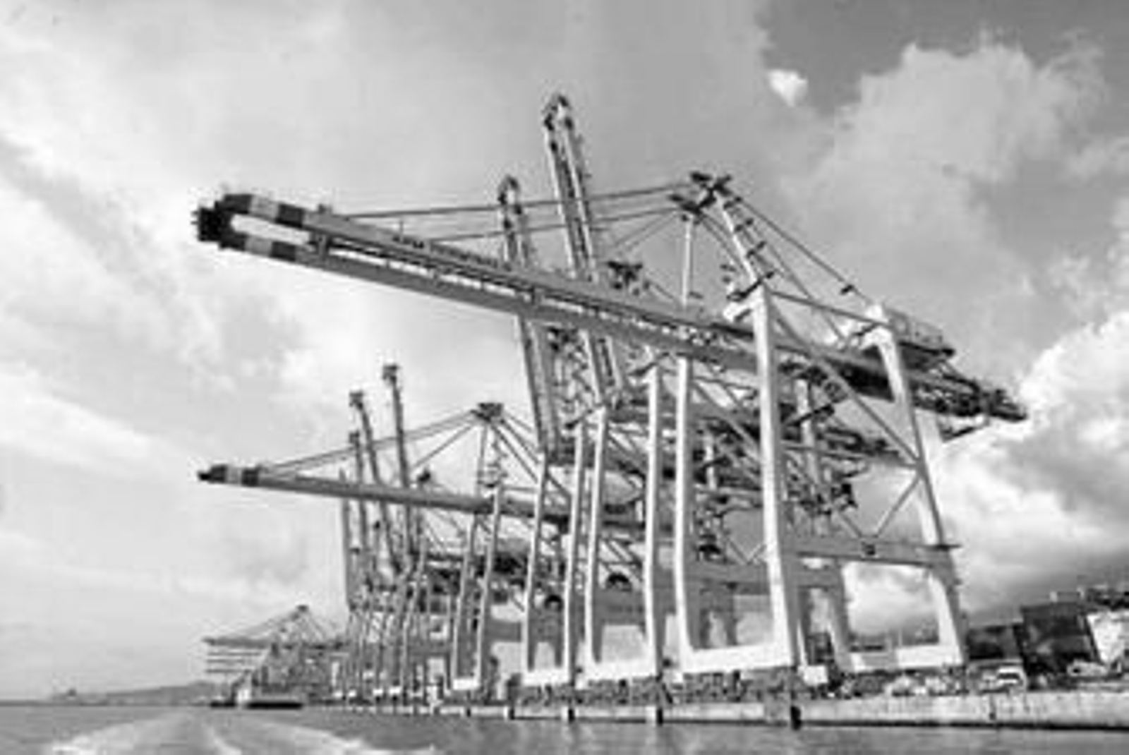 Grúas de Maersk en el puerto de Algeciras, en una imagen de archivo.