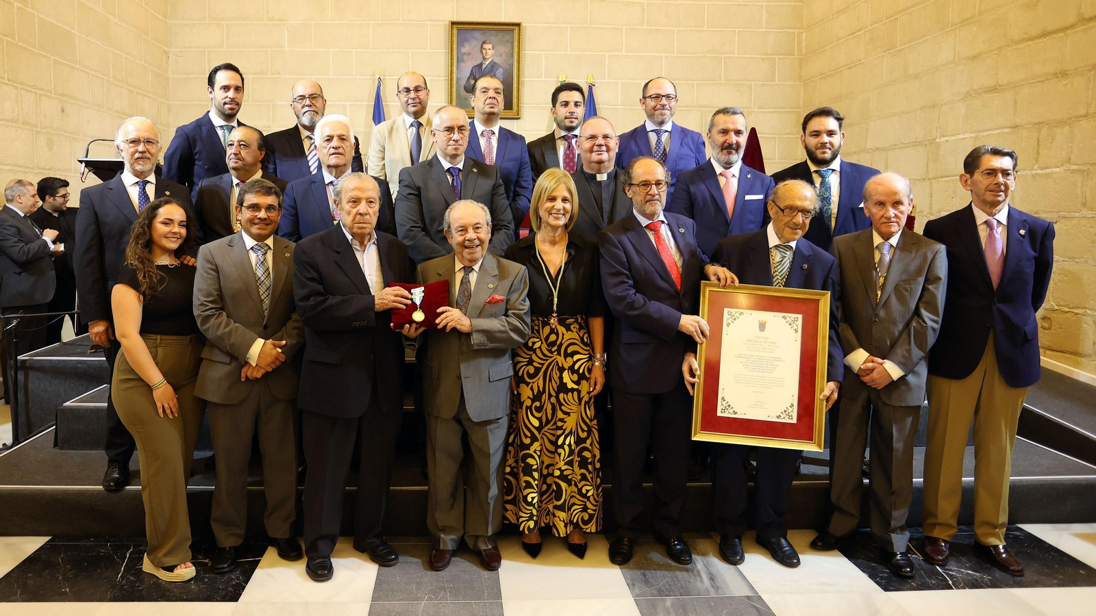 Imágenes de la entrega de la Medalla de Oro de la Ciudad de Jerez a la Hermandad de la Coronación