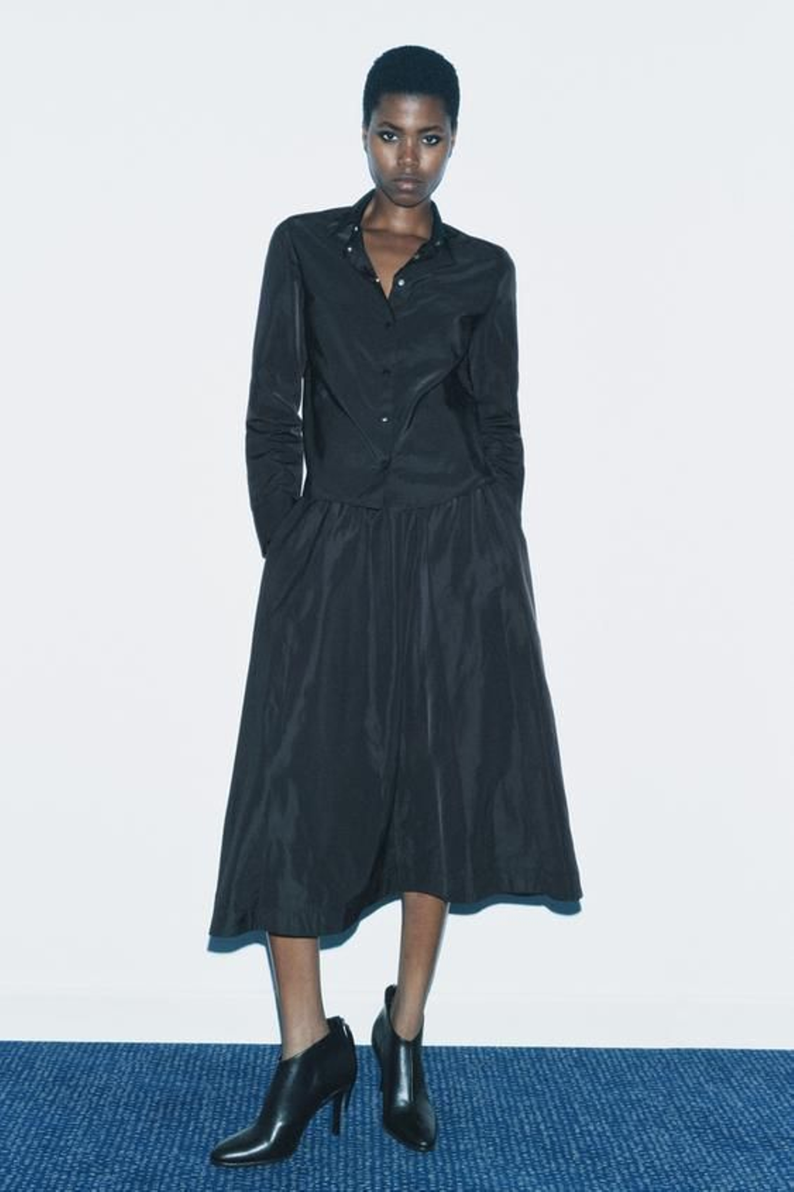 La falda midi de Zara con volumen que es irresistible para este puente