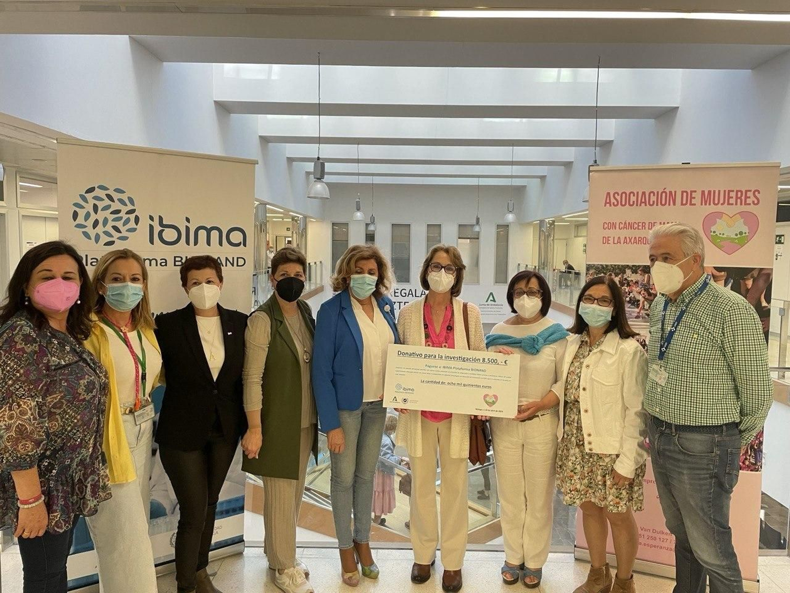 El Ibima recibe una donación de la Asociación Esperanza para investigación del cáncer de mama metastásico El Ibima recibe una donación de la Asociación Esperanza para investigación del cáncer de mama metastásico