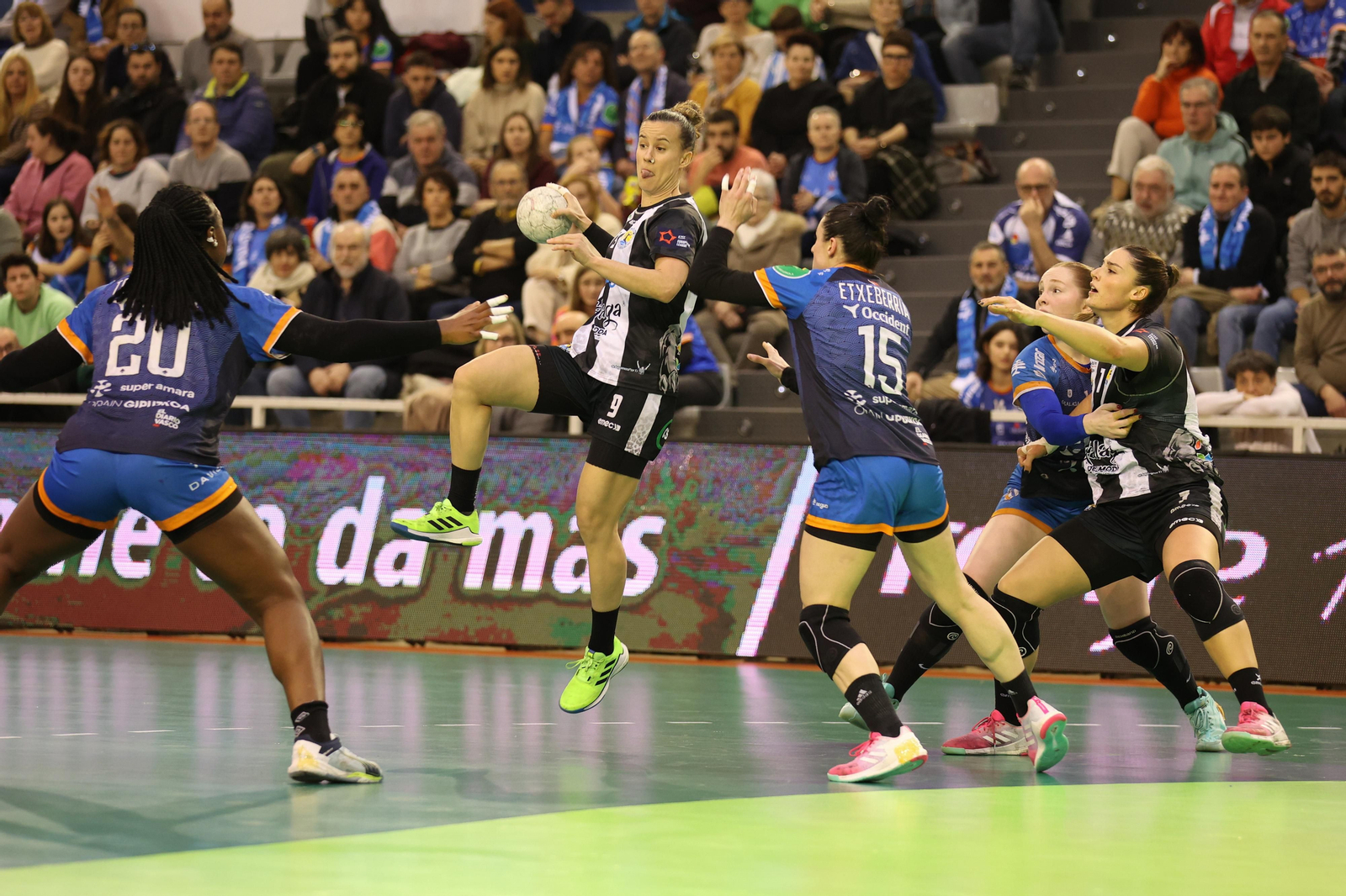 El Costa del Sol no puede con el Bera Bera (25-21)