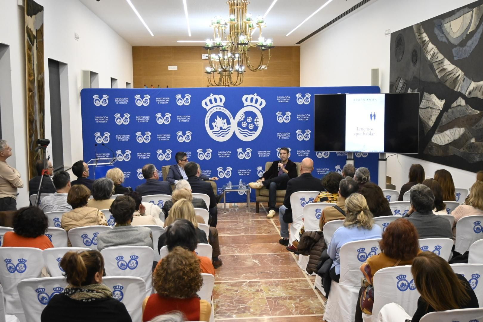 El periodista Rubén Amón presenta su libro `Tenemos que hablar' en imágenes